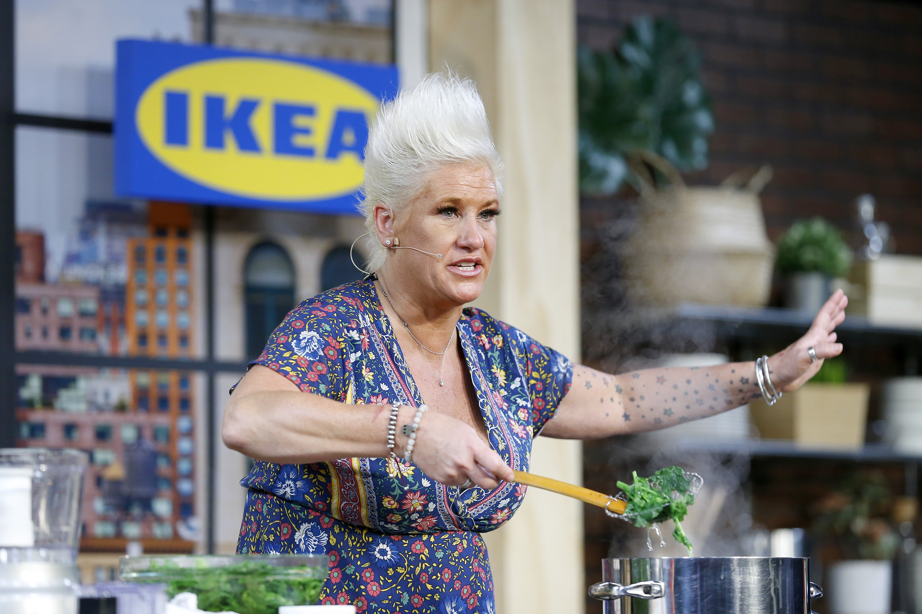 Chefköchin Anne Burrell leitet eine kulinarische Demonstration bei der großen Verkostung des New York City Wine & Food Festivals am 13. Oktober 2019 | Quelle: Getty Images