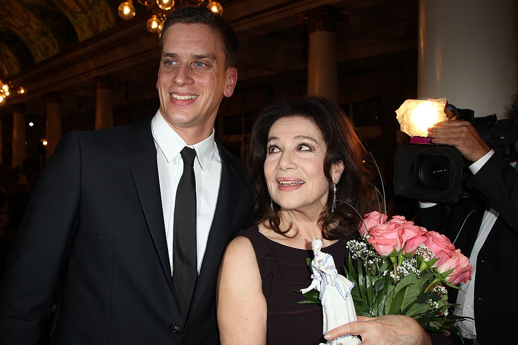 Hannelore Elsner Und Sohn Dominik Bei Der 32. Verleihung Des Bayerischen Filmpreises In München | Quelle: Getty Images