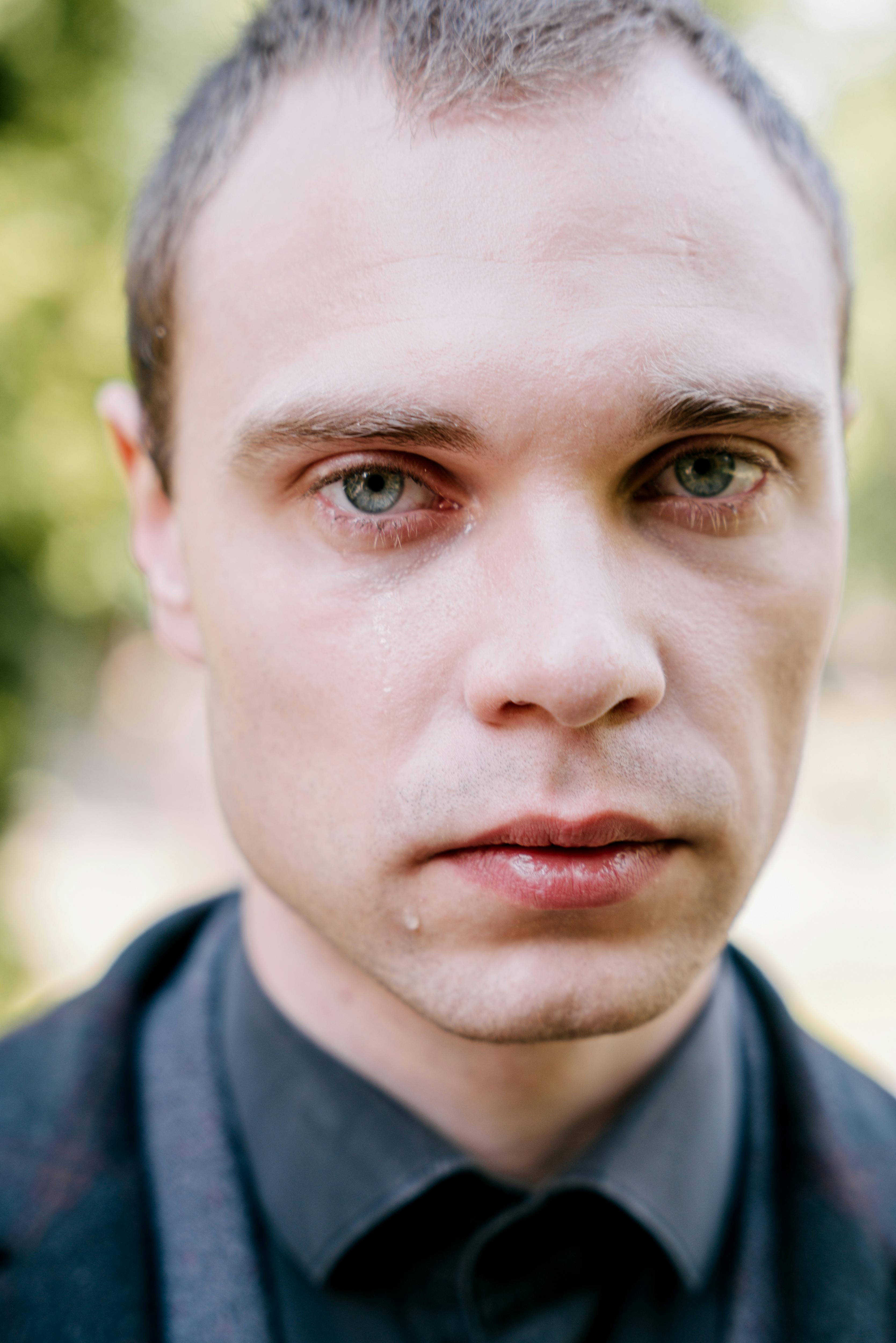 Ein emotionaler Mann | Quelle: Pexels