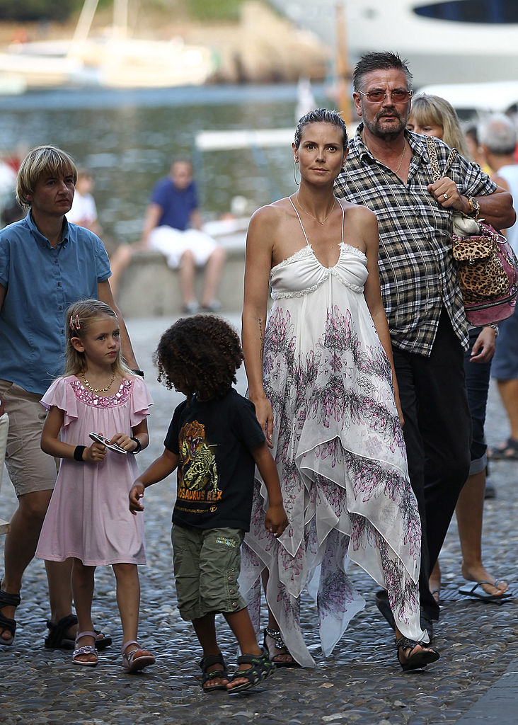 Heidi Klum und Seal im Urlaub mit ihren Kindern Leni, Henry, Joahn und Lou sowie Heidi Klums Eltern Erna und Gunther am 4. August 2010 in Portofino, Italien | Quelle: Getty Images