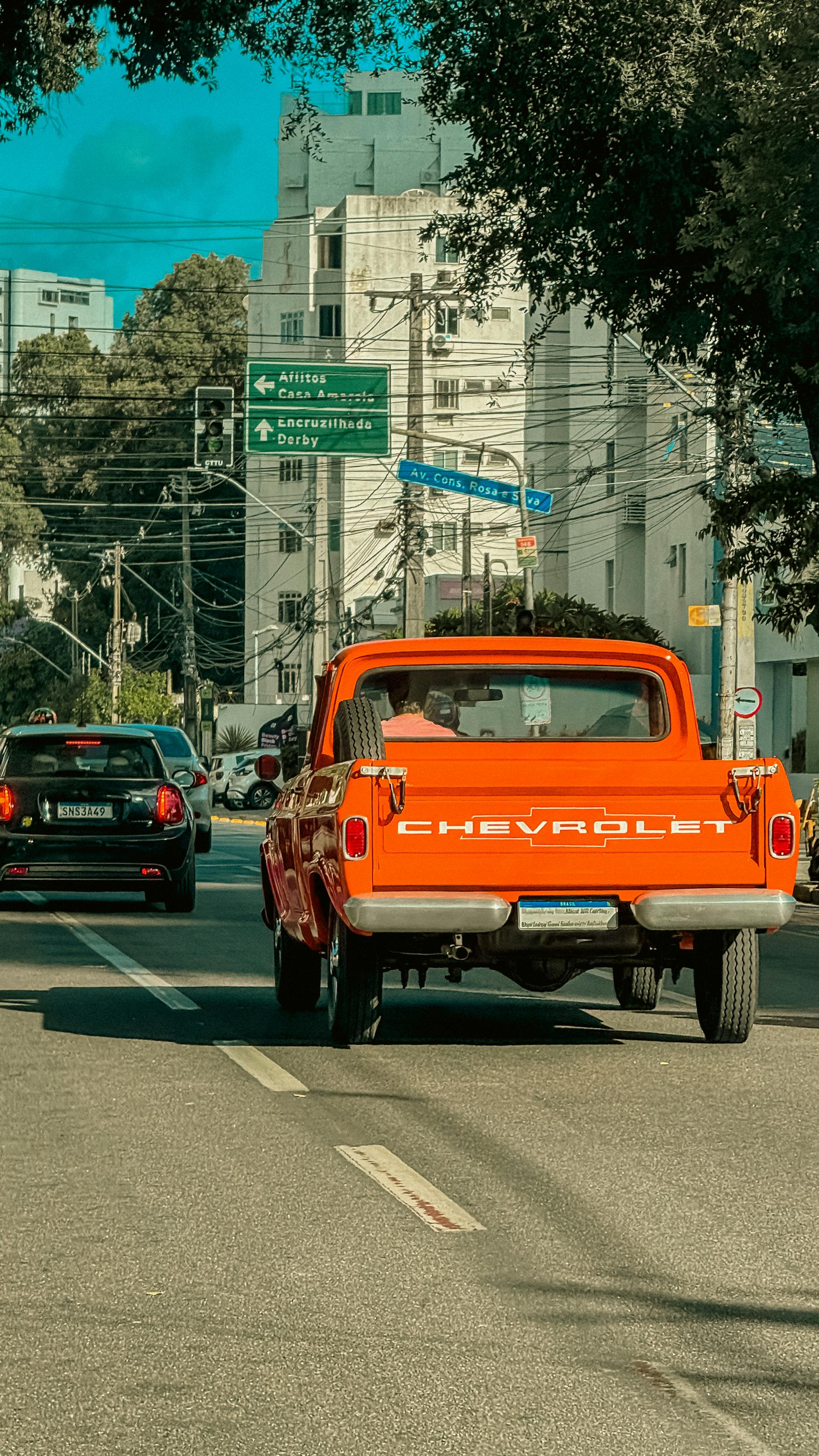Ein alter Chevrolet-Truck auf der Straße | Quelle: Pexels