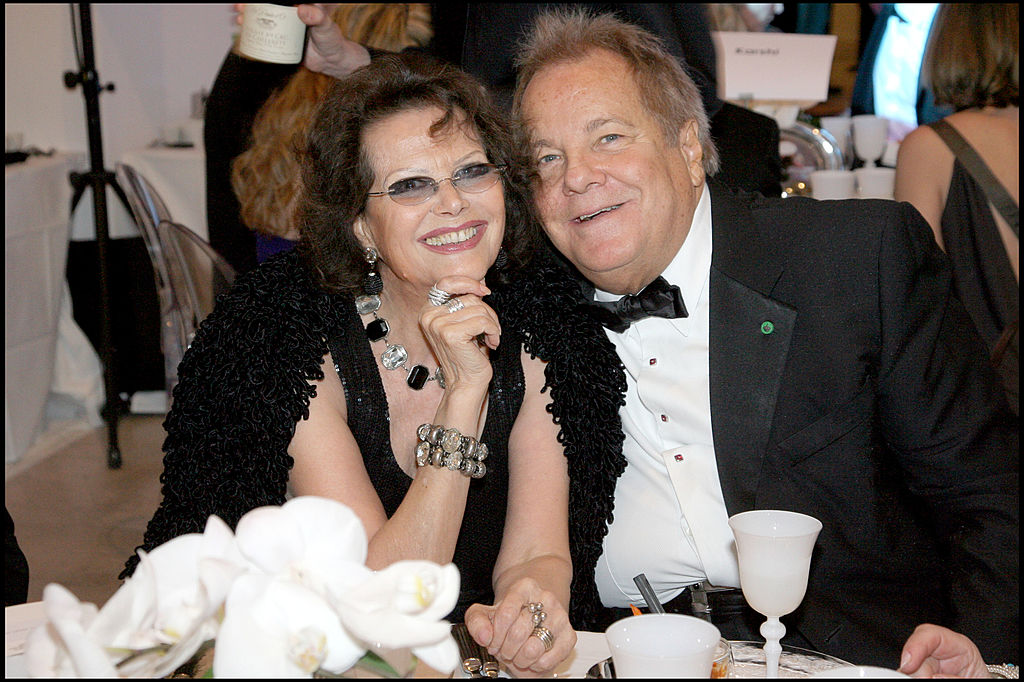 Claudia Cardinale und Massimo Gargia bei der "Uzbekistan 2020" Charity Dinner Gala im Musee D'Art Moderne De La Ville De Paris. | Quelle: Getty Images