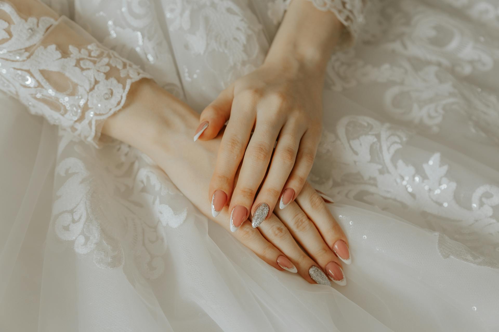 Eine Frau in ihrem Hochzeitskleid | Quelle: Pexels