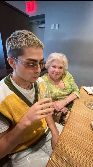 Mimmy (Judith ‚Judy‘ Bernstein, 82) mit ihrem Enkel und TikTok-Star ‚Goobi Gubbi‘ – gemeinsam eroberten sie die Herzen von Millionen Fans | Quelle: https://www.tiktok.com/@goobigubbi