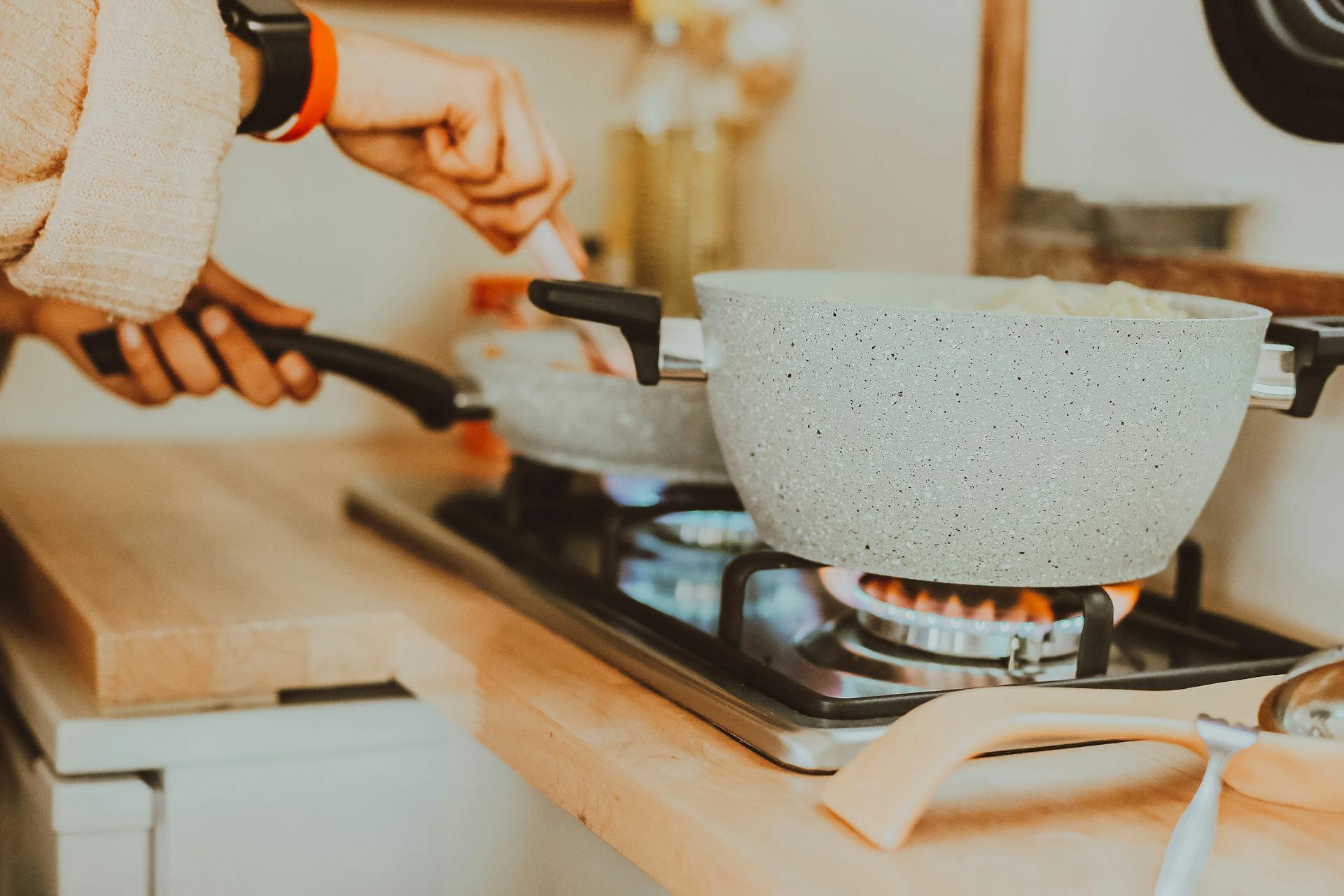 Eine Frau, die Essen kocht | Quelle: Pexels