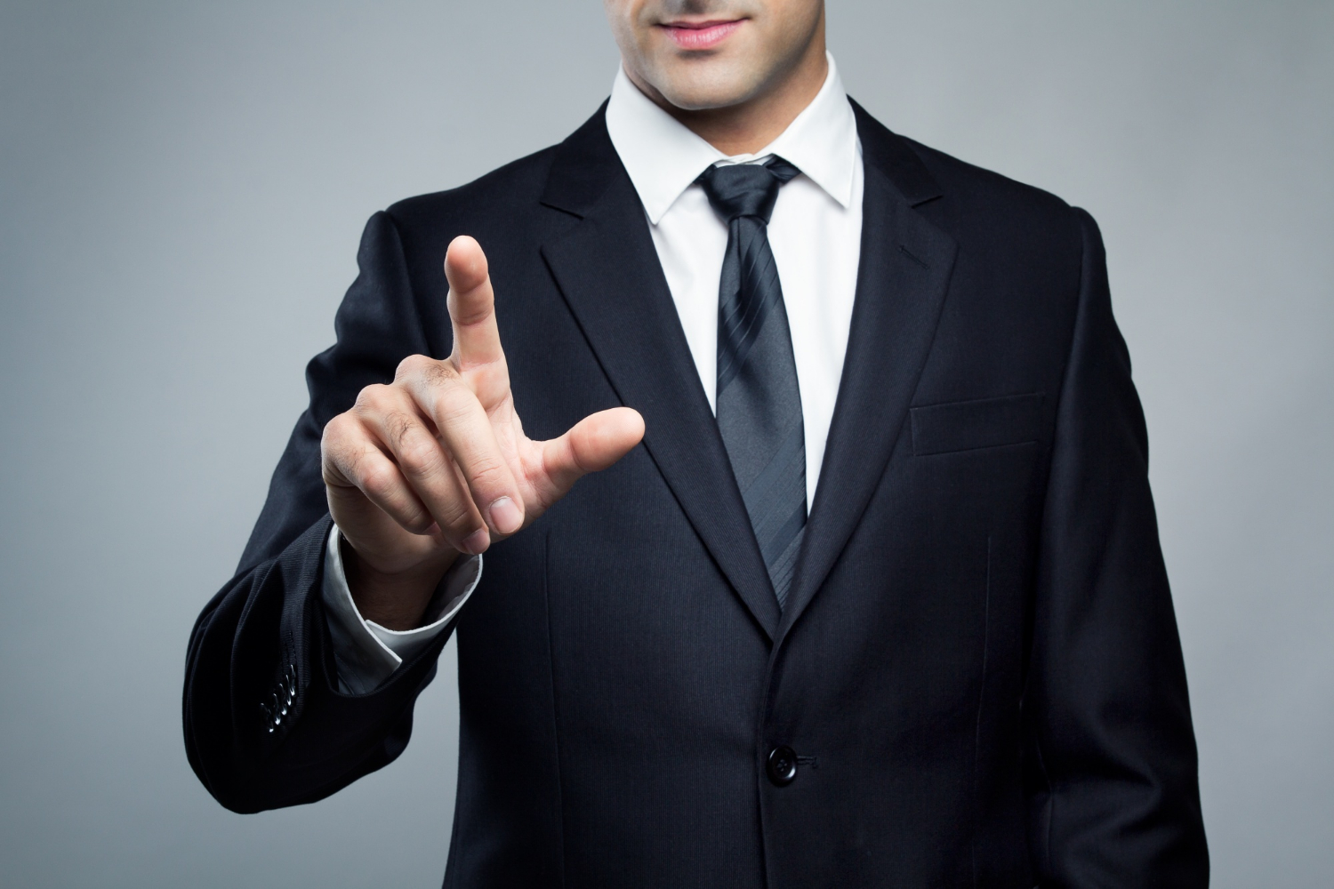 Ein Mann, der mit dem Finger zeigt | Quelle: Freepik