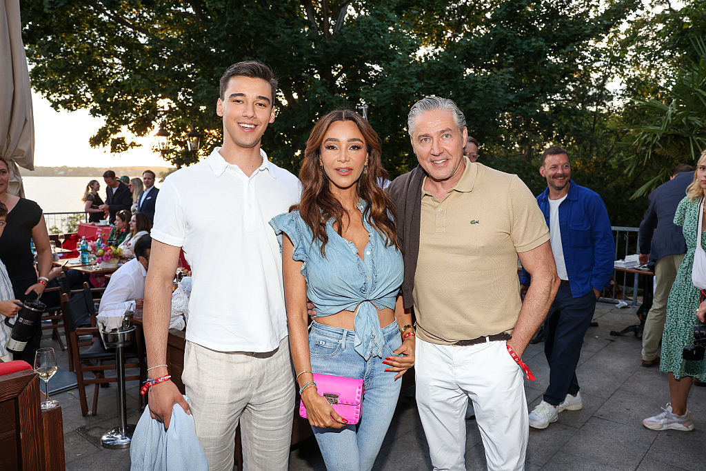 San Diego Pooth, Verona Pooth und Franjo Pooth nehmen am 26. Juni 2025 in Berlin an der Veranstaltung „Ein Herz für Kinder” in den Wannseeterrassen teil. | Quelle: Getty Images