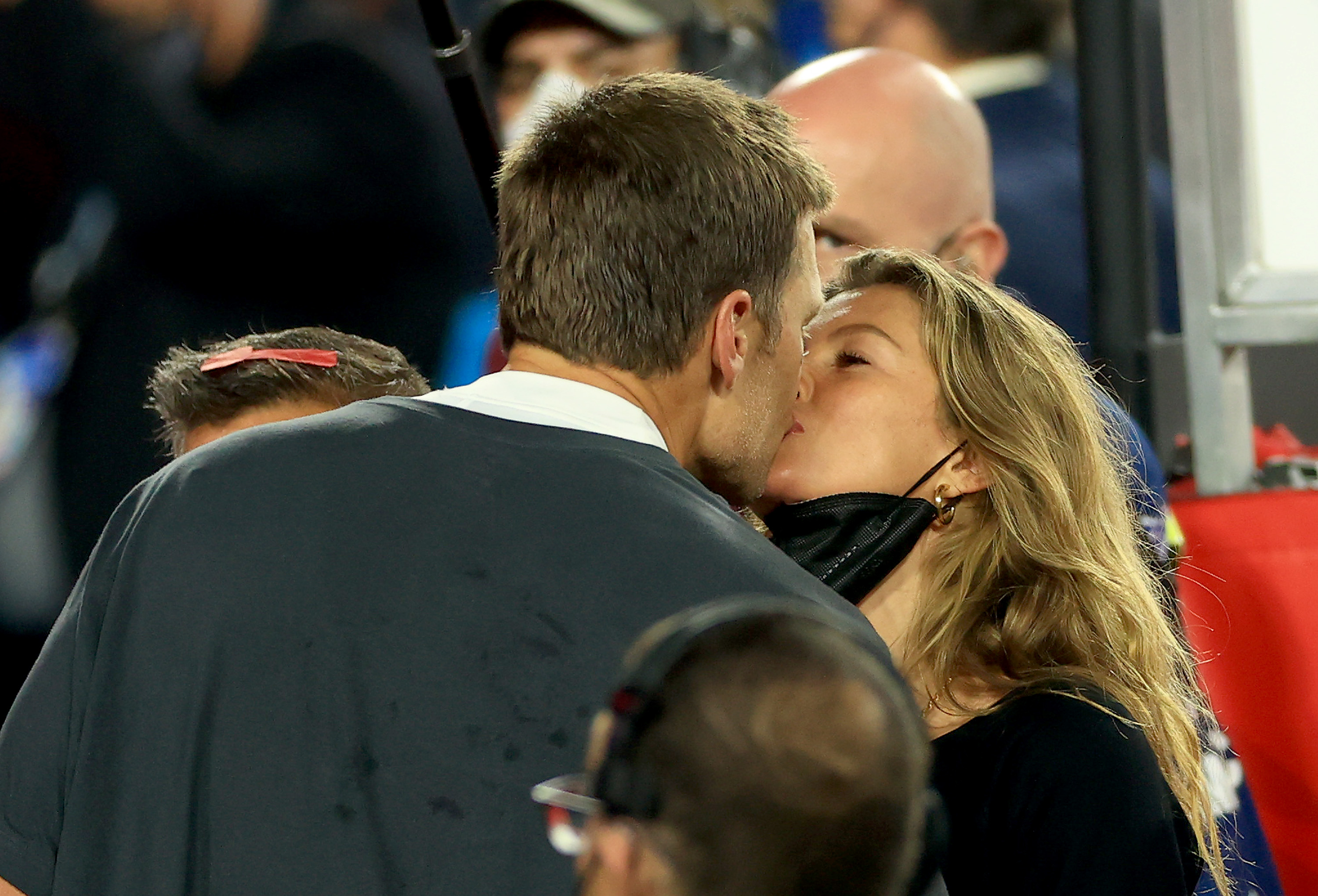 Tom Brady und Gisele Bündchen feiern nach dem Sieg der Tampa Bay Buccaneers beim Super Bowl LV im Raymond James Stadium am 7. Februar 2021 in Tampa, Florida – Jahre nachdem Brady mit Bridget Moynahan seinen Sohn Jack bekommen hatte. | Quelle: Getty Images