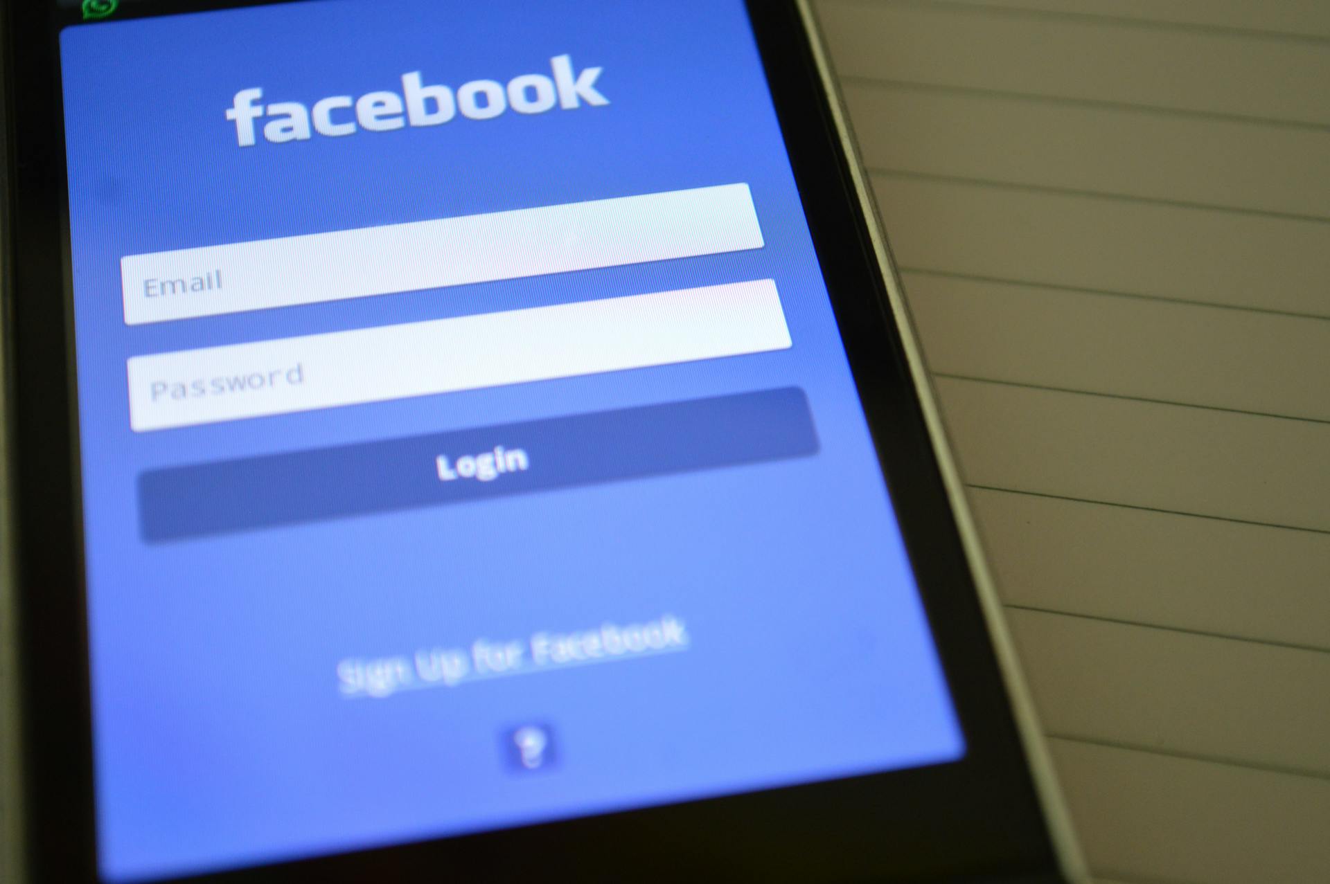 Eine Nahaufnahme eines Facebook-Anmeldebildschirms | Quelle: Pexels