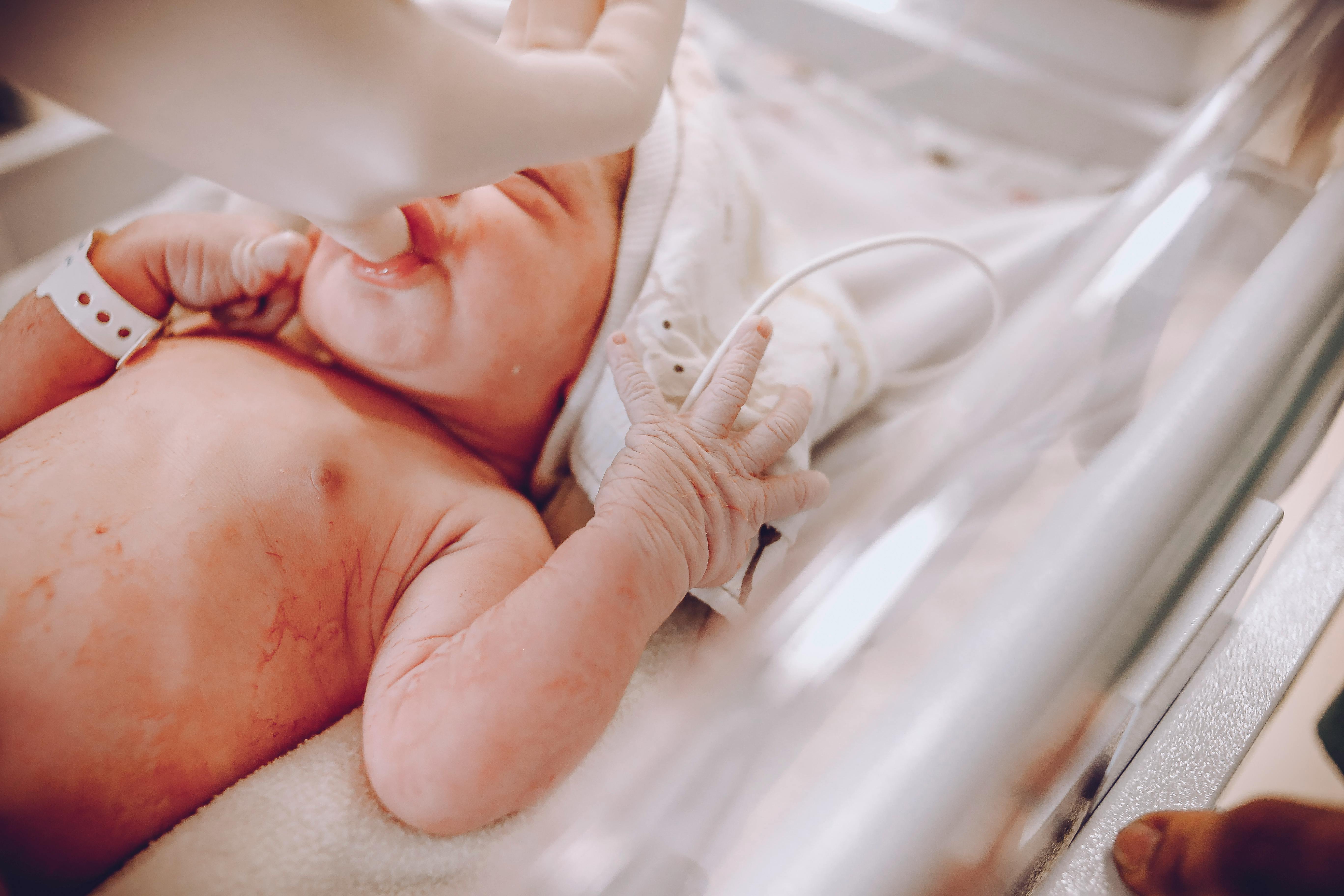 Ein Armband an einem Baby im Krankenhaus | Quelle: Pexels