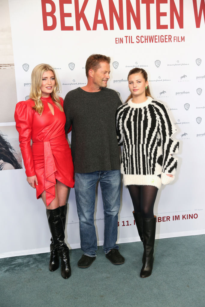 Luna Schweiger, Til Schweiger und Emma Schweiger bei der Premiere von "Die Rettung der uns bekannten Welt" in der Astor Filmlounge am 3. November 2021 in München | Quelle: Getty Images