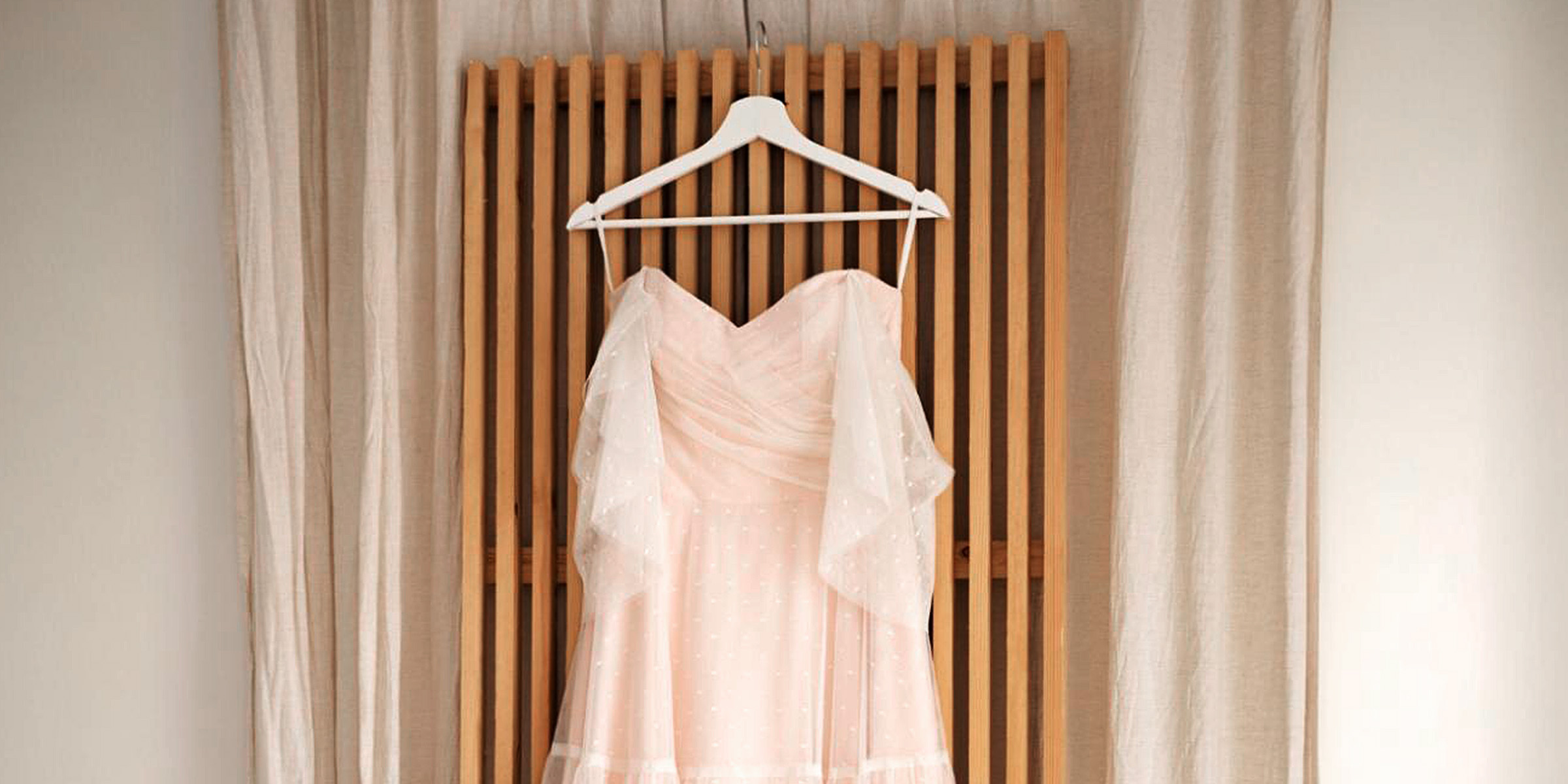 Ein formelles Kleid | Quelle: Freepik