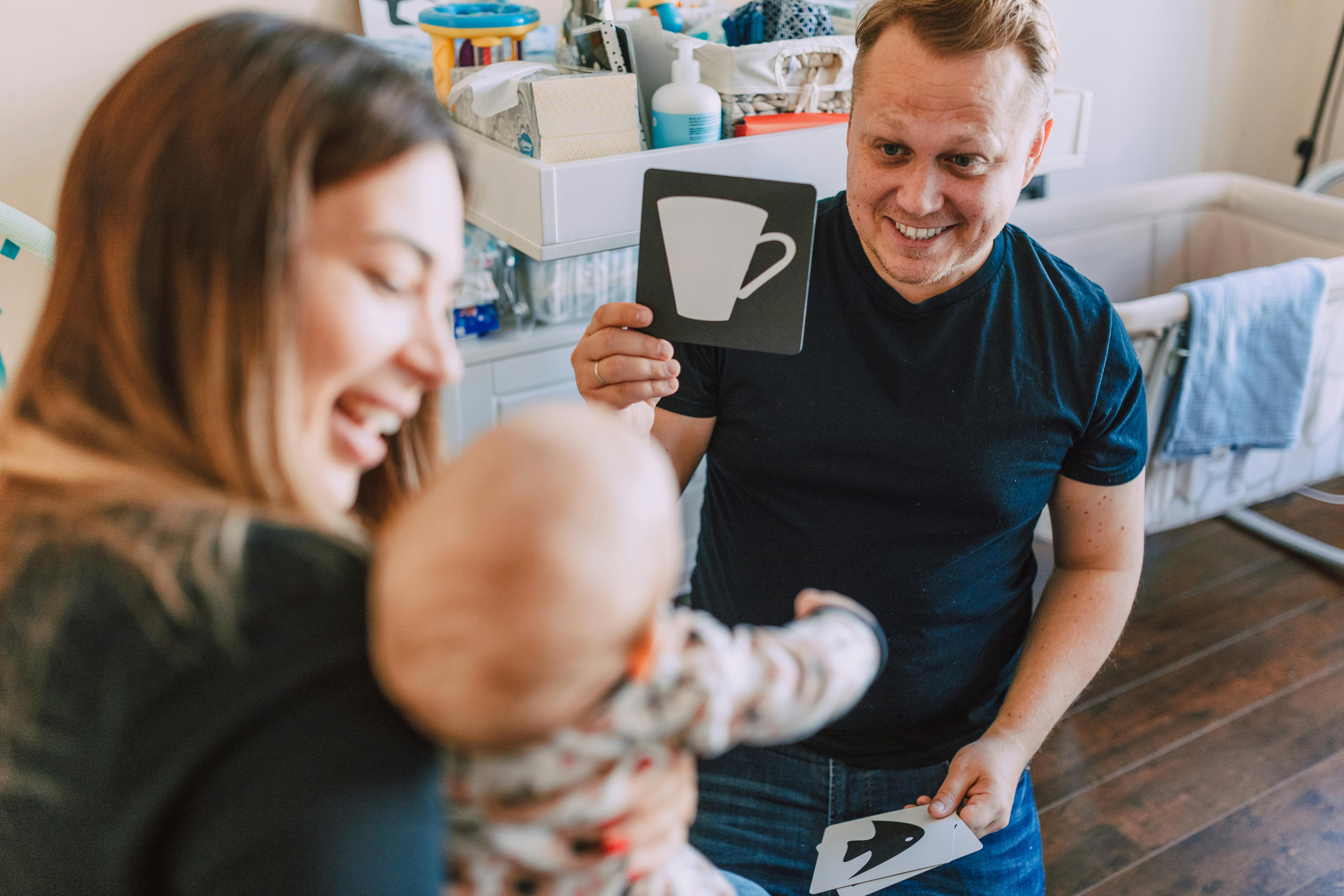 Ein Paar mit seinem Baby | Quelle: Pexels