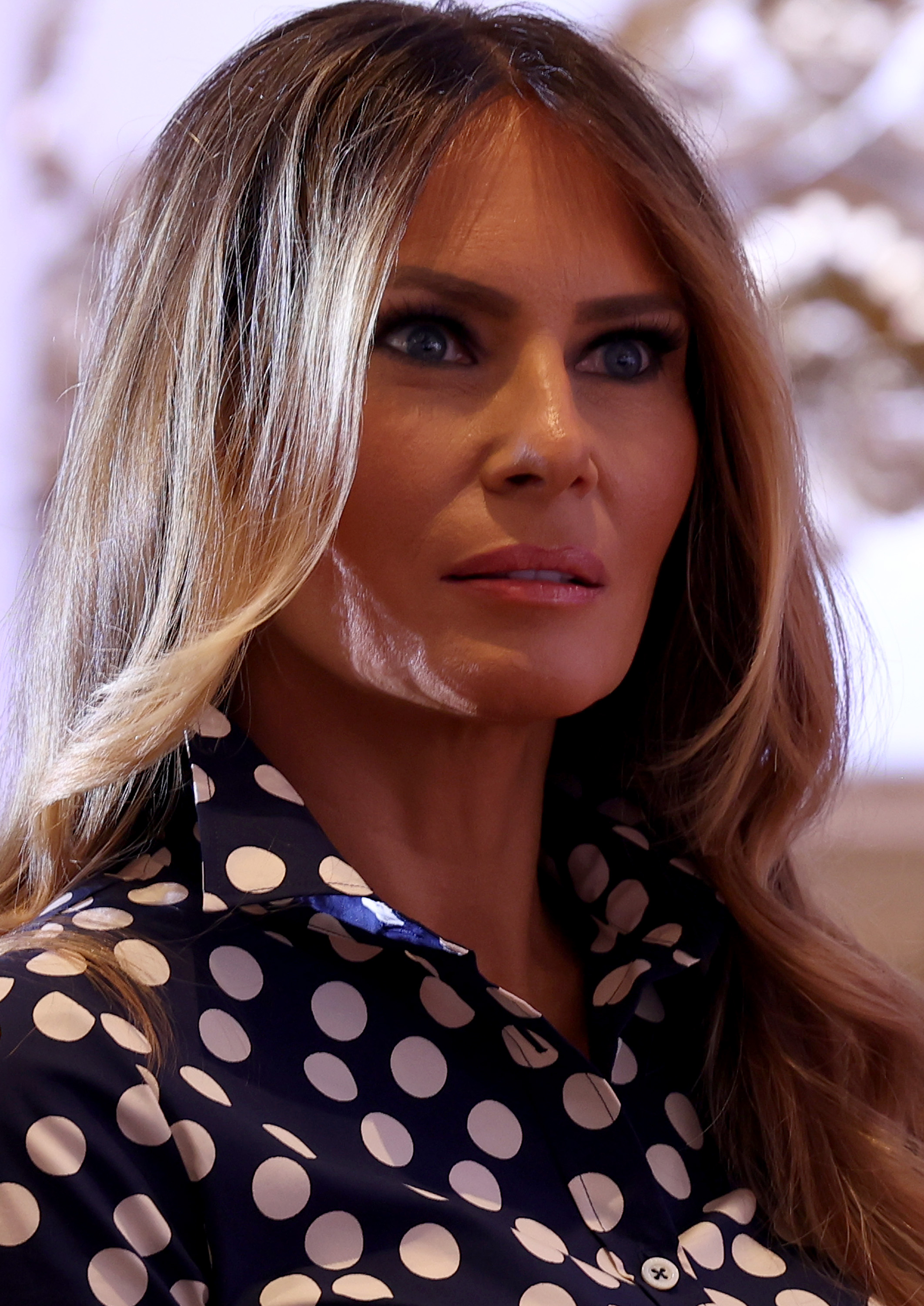 Das Foto wurde mehr als zwei Jahrzehnte nach ihren frühen Jahren als Model aufgenommen, doch Trump weist immer noch viele der Gesichtszüge auf, die auch auf älteren Bildern zu erkennen sind. Das Foto dient als weiterer Vergleichspunkt, um zu untersuchen, wie sich ihr Aussehen im Laufe der Zeit verändert hat. | Quelle: Getty Images