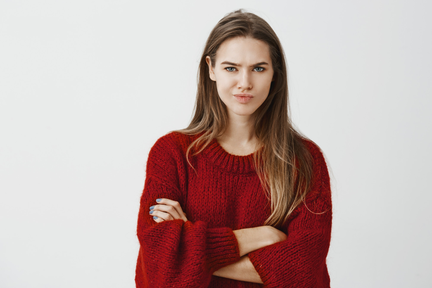 Eine Frau mit verschränkten Armen | Quelle: Freepik