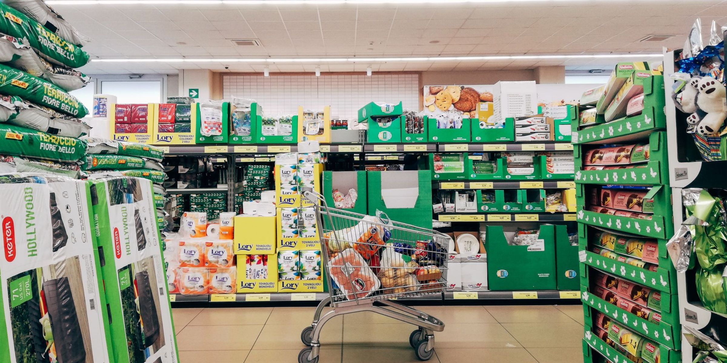Ein Einkaufswagen in einem Supermarkt | Quelle: Pexels
