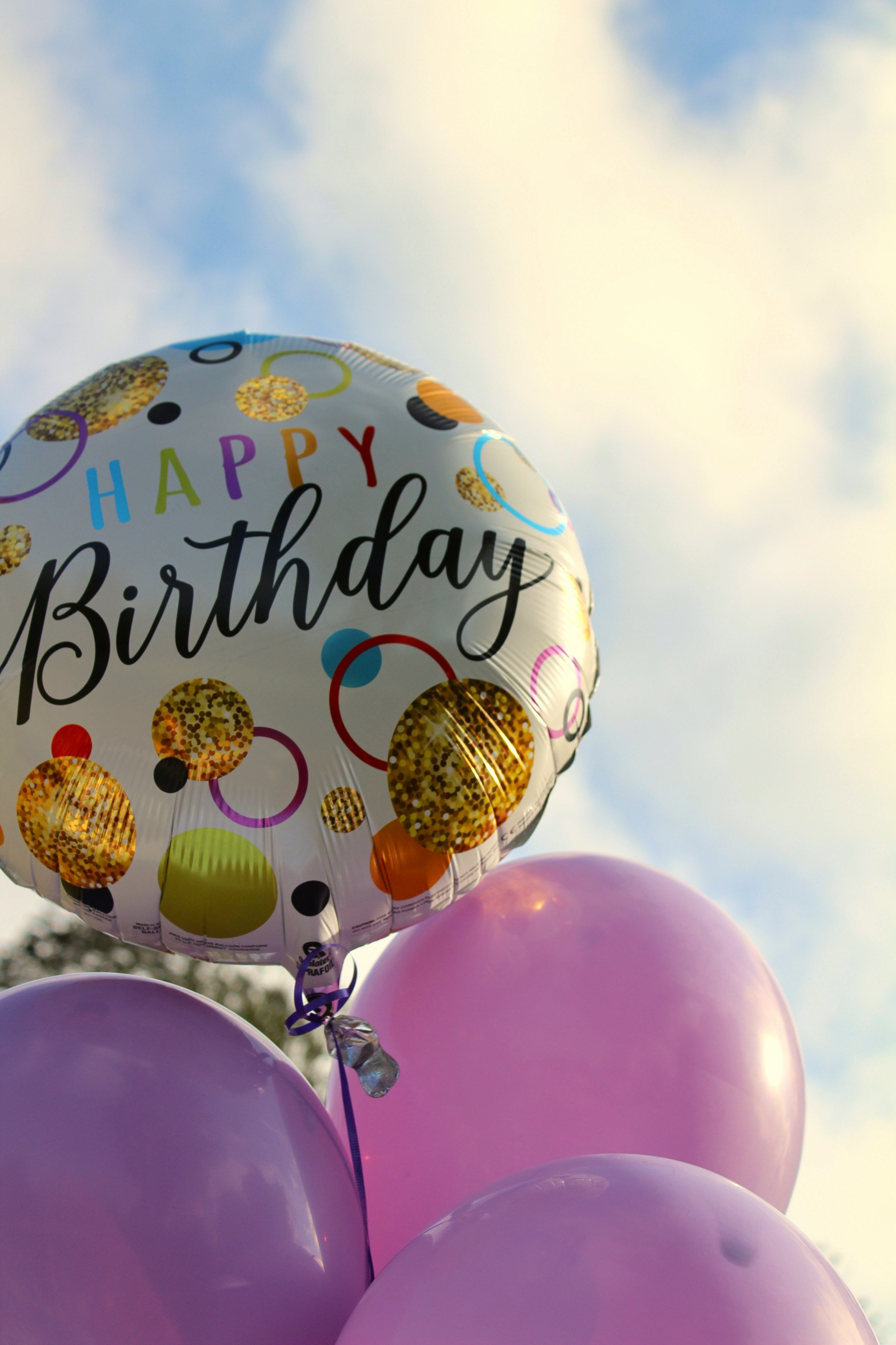 Bunte Geburtstagsballons | Quelle: Unsplash