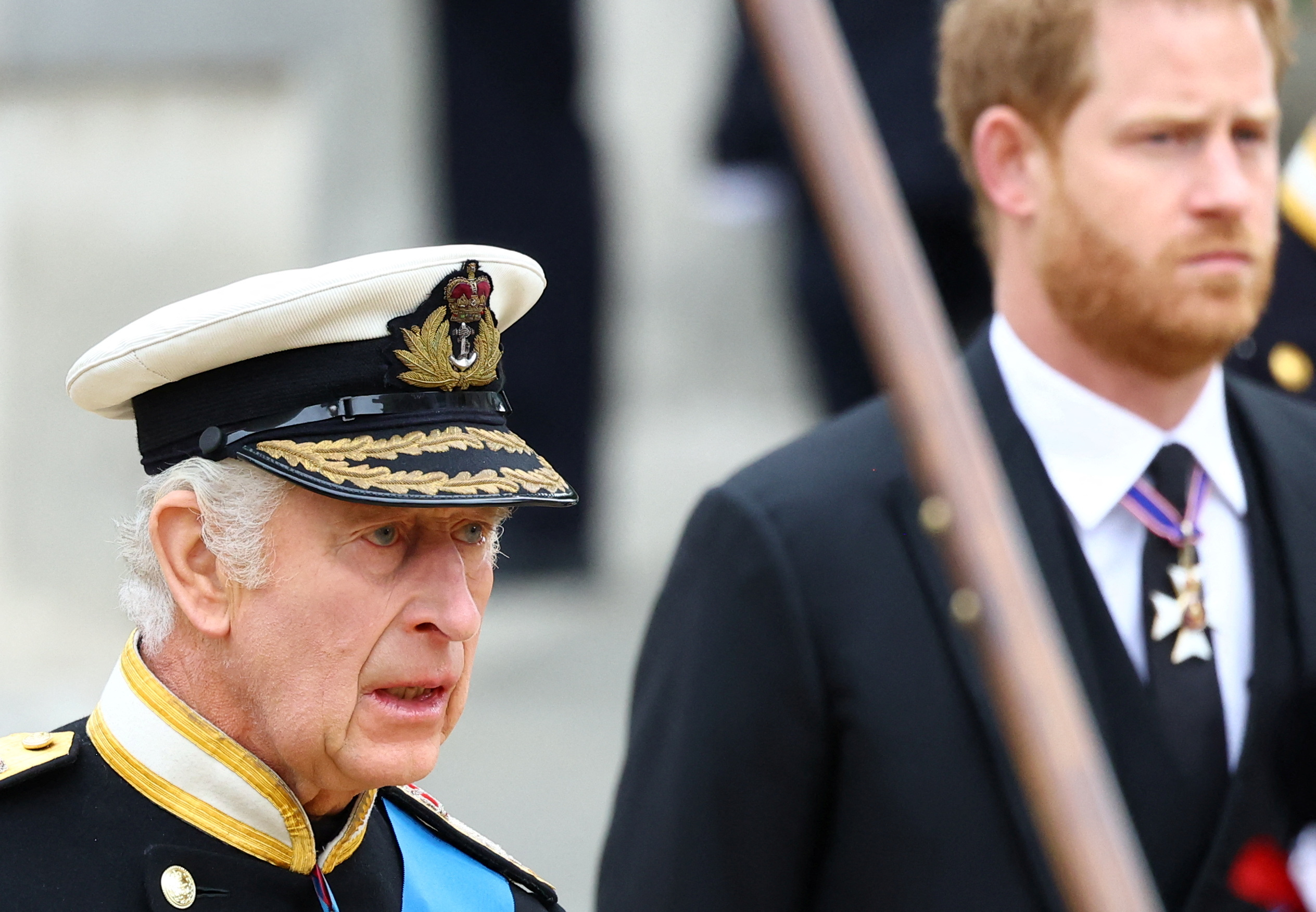 Einer der persönlichsten Gründe für die Rückkehr ist der Wunsch, mehr Zeit mit König Charles III. zu verbringen. Harry hatte zuvor offen darüber gesprochen, dass er sich eine Versöhnung mit seinem Vater wünscht, was den Zeitpunkt dieser Entscheidung besonders bedeutsam macht. | Quelle: Getty Images