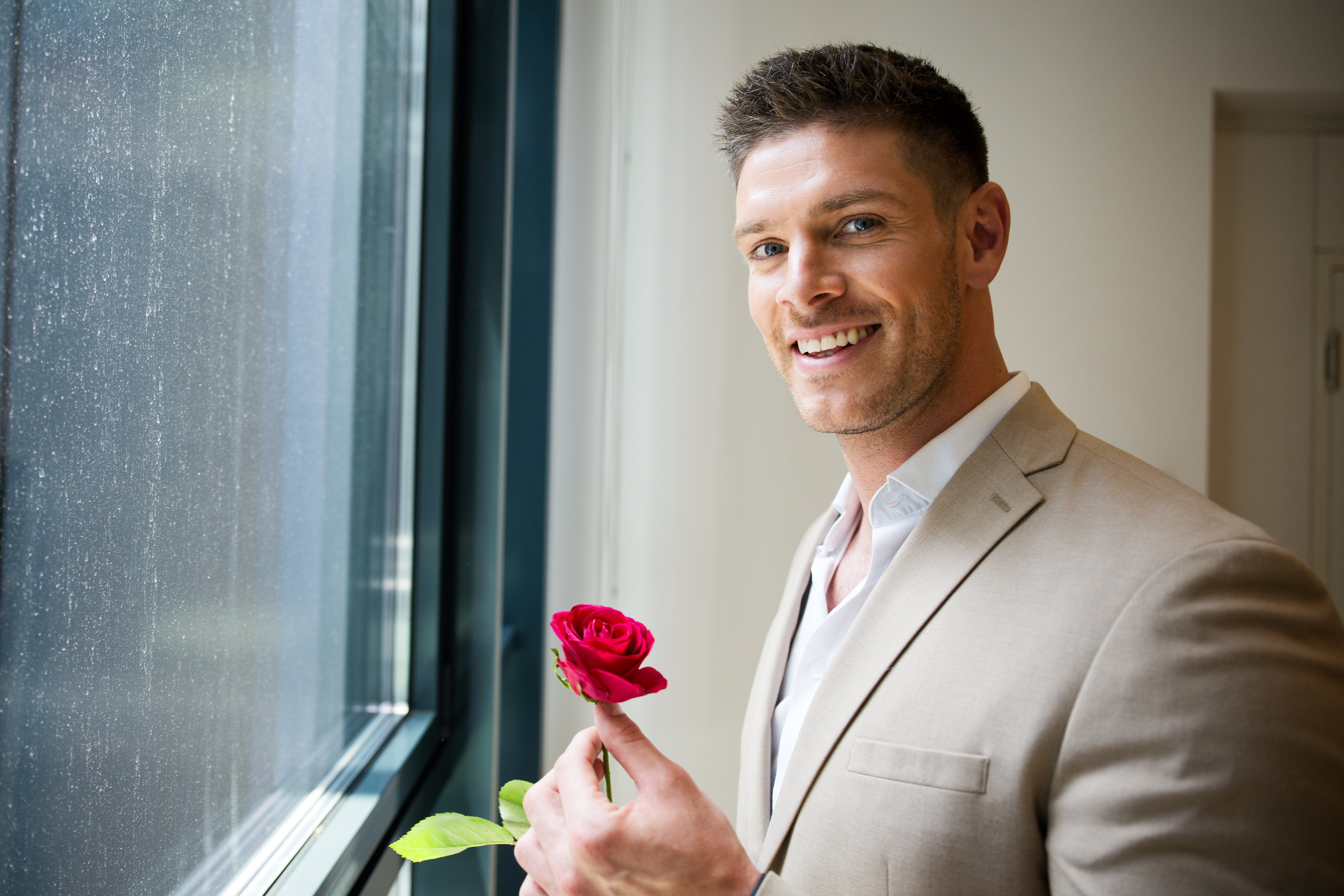 Martin Braun, einer der neuen RTL-„Bachelors“, im RTL-Fotostudio | Quelle: Getty Images