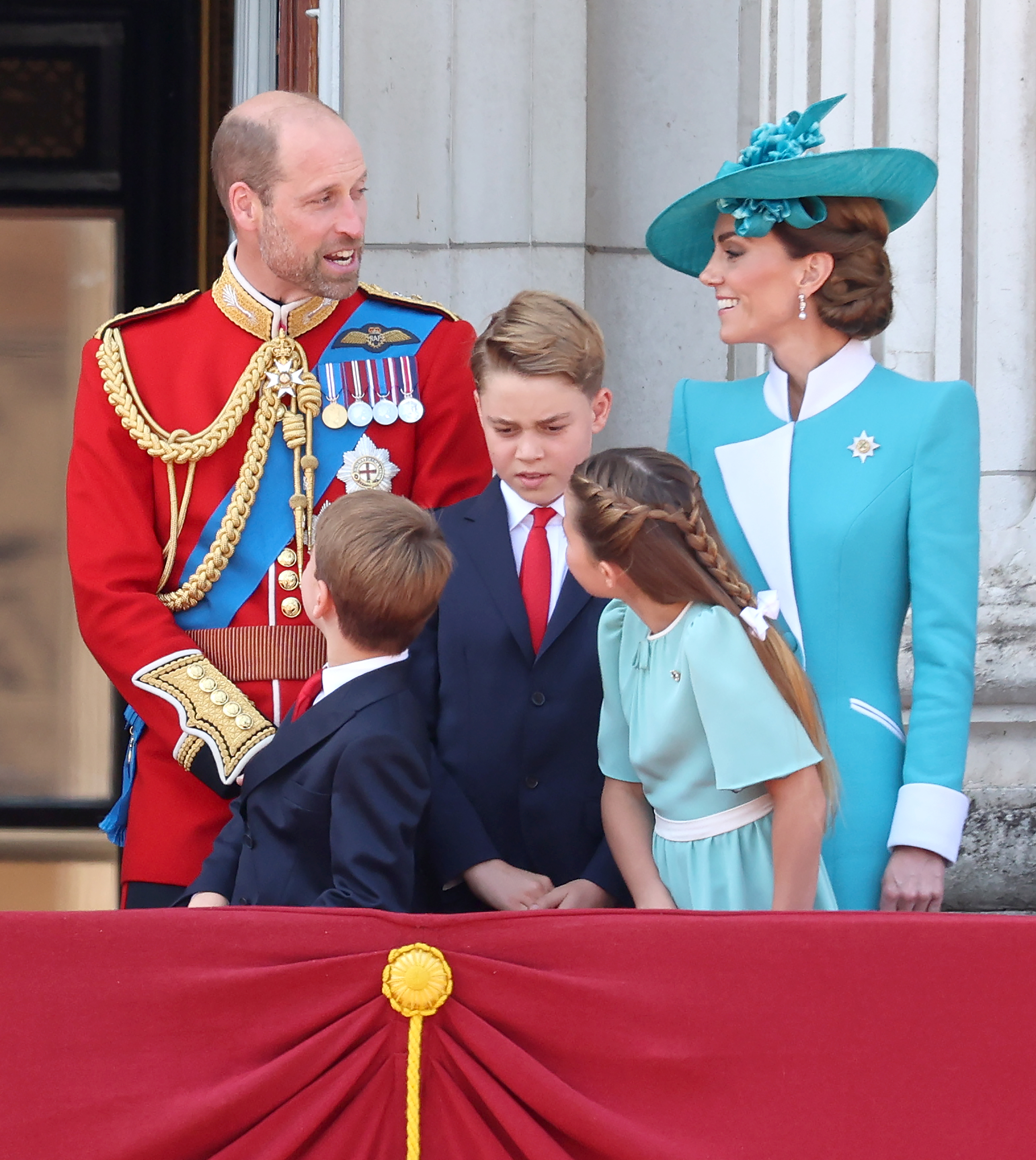 Prinz William und Prinzessin Catherine mit Prinzessin Charlotte, Prinz George und Prinz Louis von Wales am 14. Juni 2025 | Quelle: Getty Images