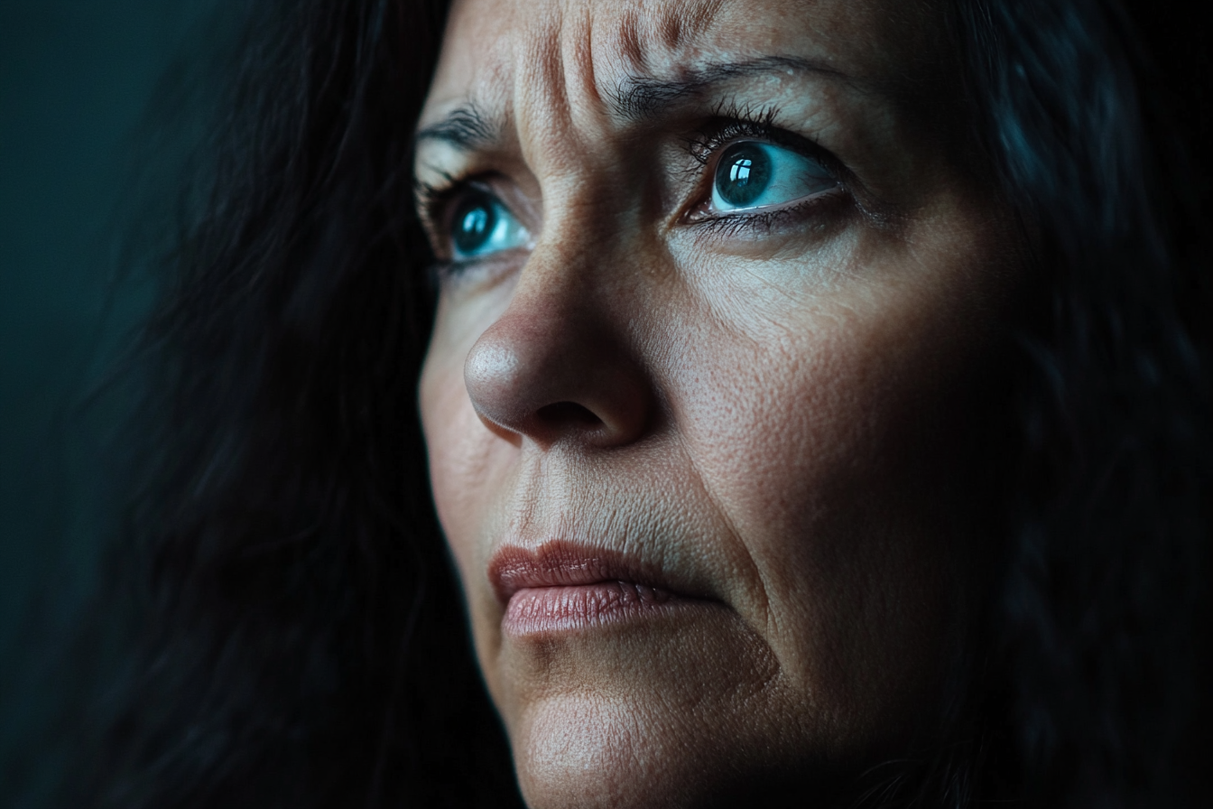 Eine grimmig dreinblickende Frau | Quelle: Midjourney