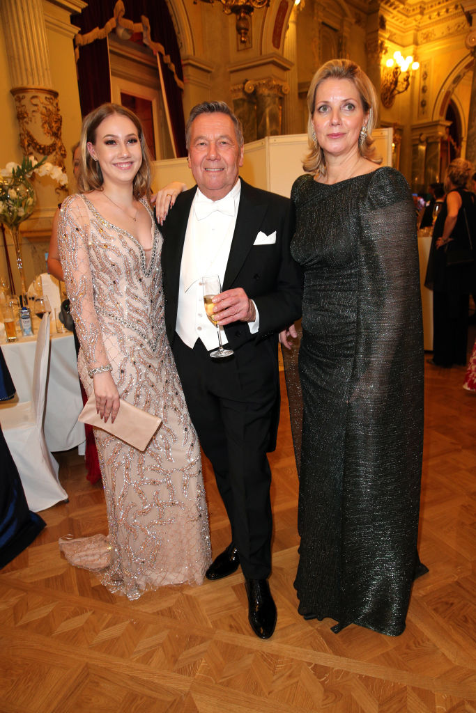 Roland Kaiser und seine Tochter Annalena Kaiser und seine Frau Silvia Kaiser während des Semper Opernballs 2019 ( Semper Opernball ) in der Semperoper am 1. Februar 2019 in Dresden | Quelle: Getty Images