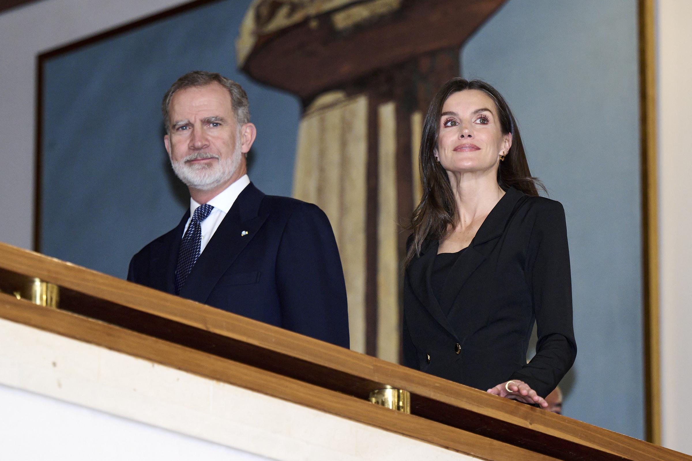 König Felipe und Königin Letizia bei ihrer Ankunft in der Apostolischen Nuntiatur, um ein Kondolenzbuch zum Tod von Papst Franziskus I. zu unterzeichnen, 22. April 2025, in Madrid | Quelle: Getty Images