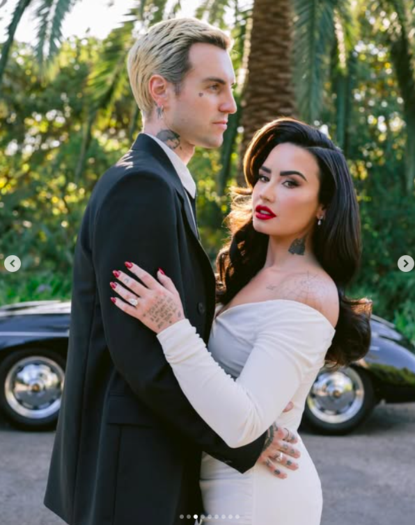 Jordan „Jutes“ Lutes und Demi Lovato umarmen sich. | Quelle: Instagram/josevilla