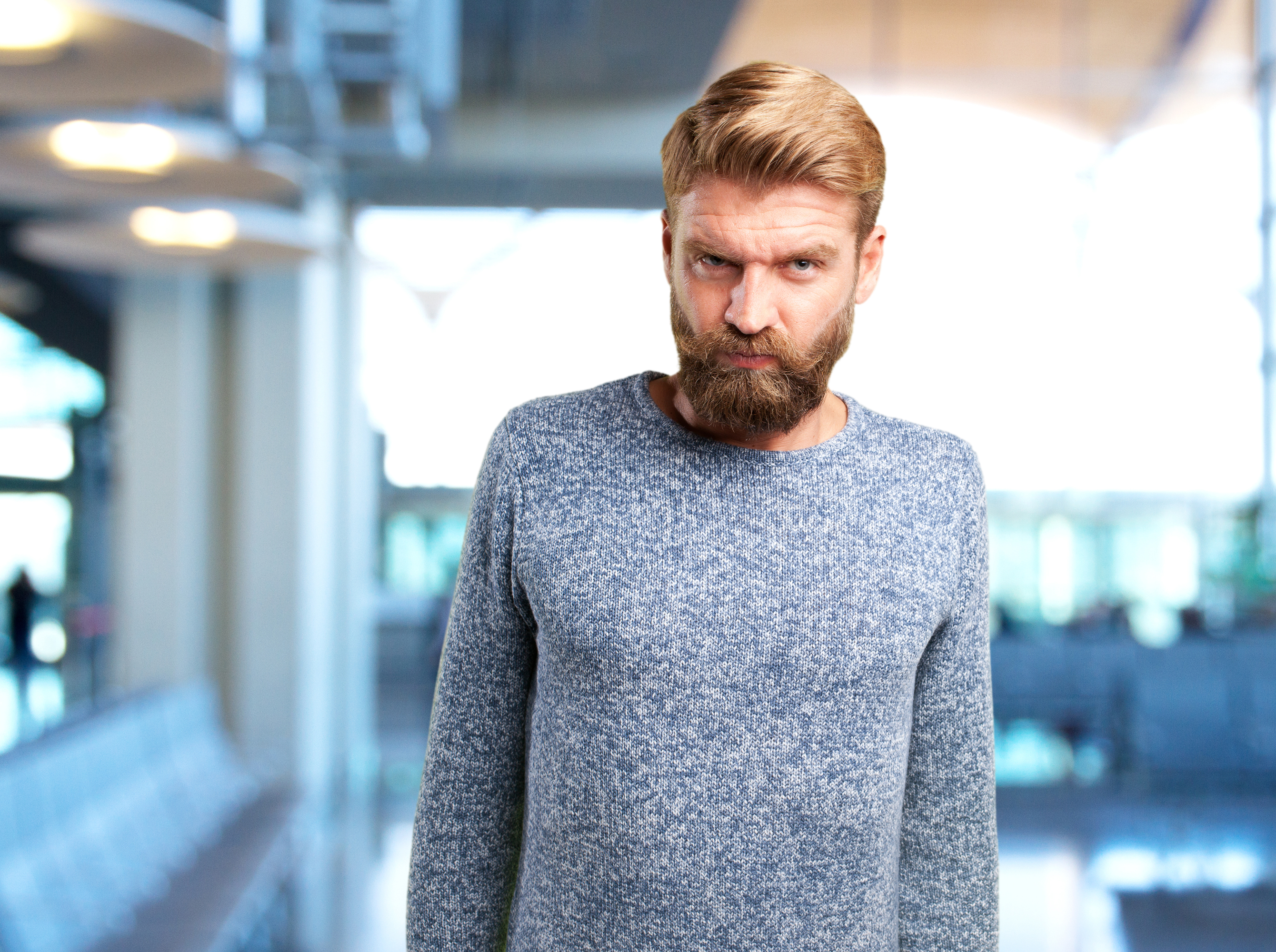 Ein verärgerter Mann | Quelle: Freepik