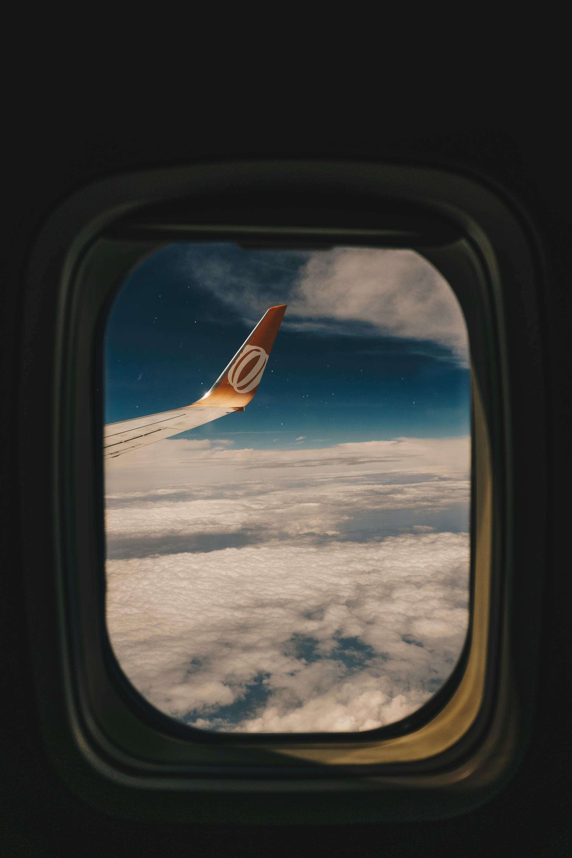Der Blick aus einem Flugzeugfenster | Quelle: Pexels