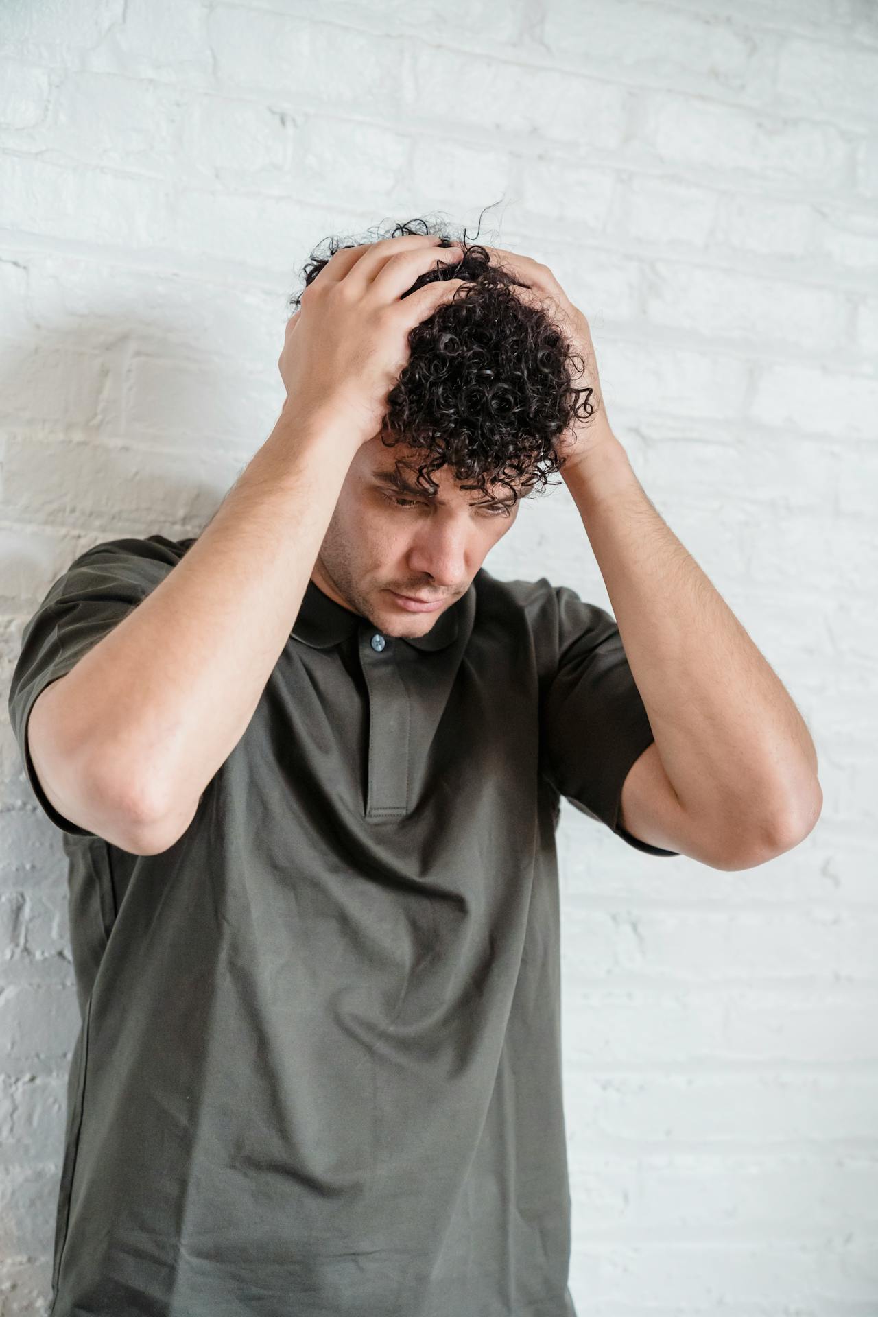 Ein gestresster Mann | Quelle: Pexels