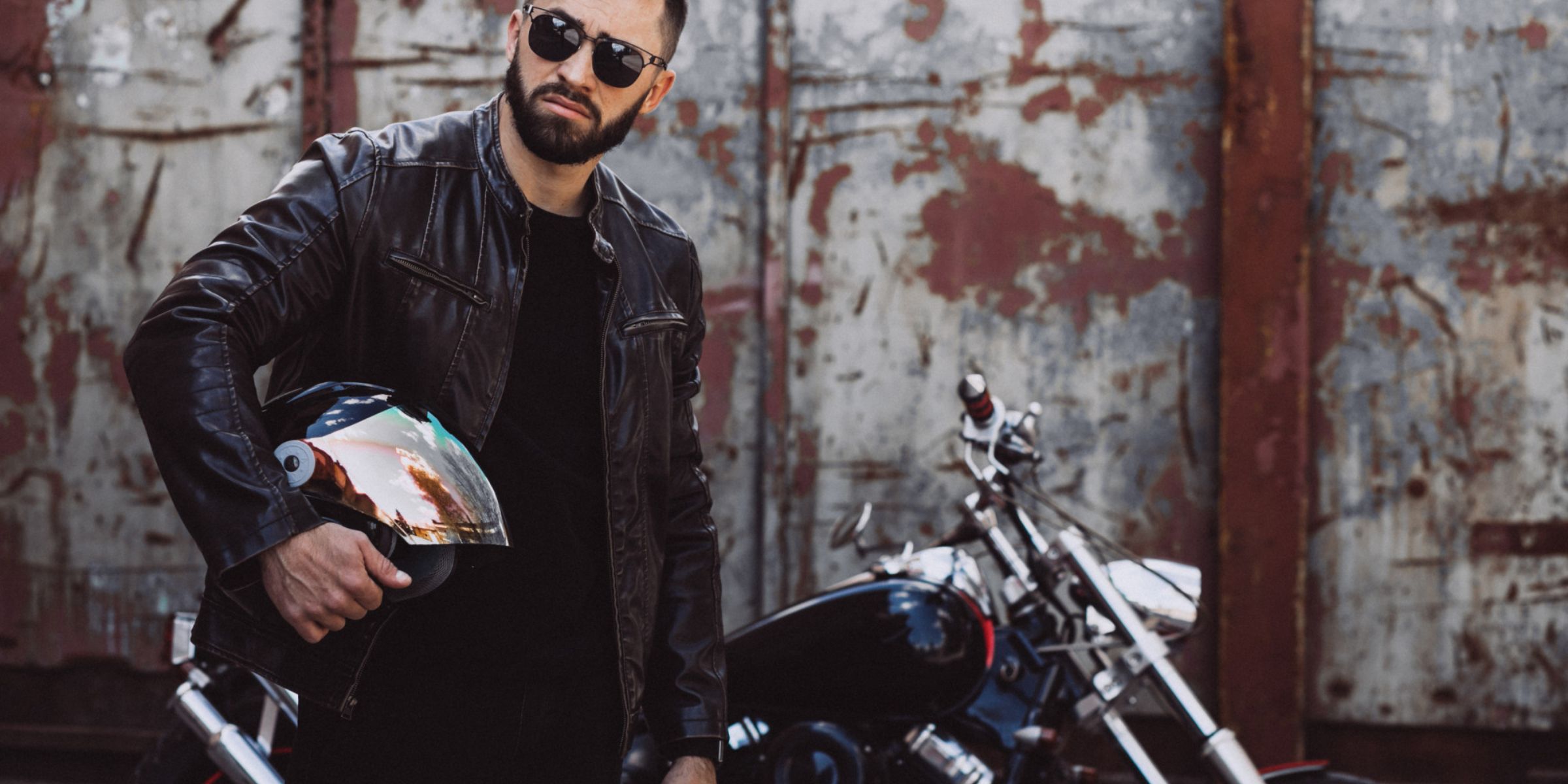 Ein Motorradfahrer | Quelle: Magnific