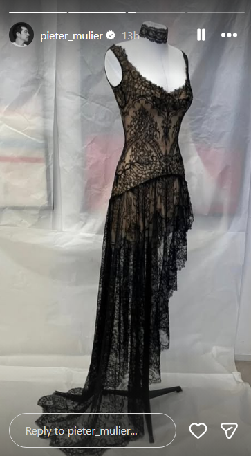 Der Designer Pieter Mulier hat außerdem Videos von Nicole Kidman auf dem roten Teppich der