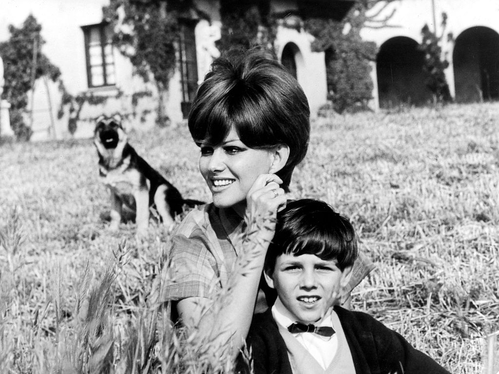 Clauda Cardinale mit ihrem Sohn Patrick Frank Cristaldi - 1971. | Quelle: Getty Images