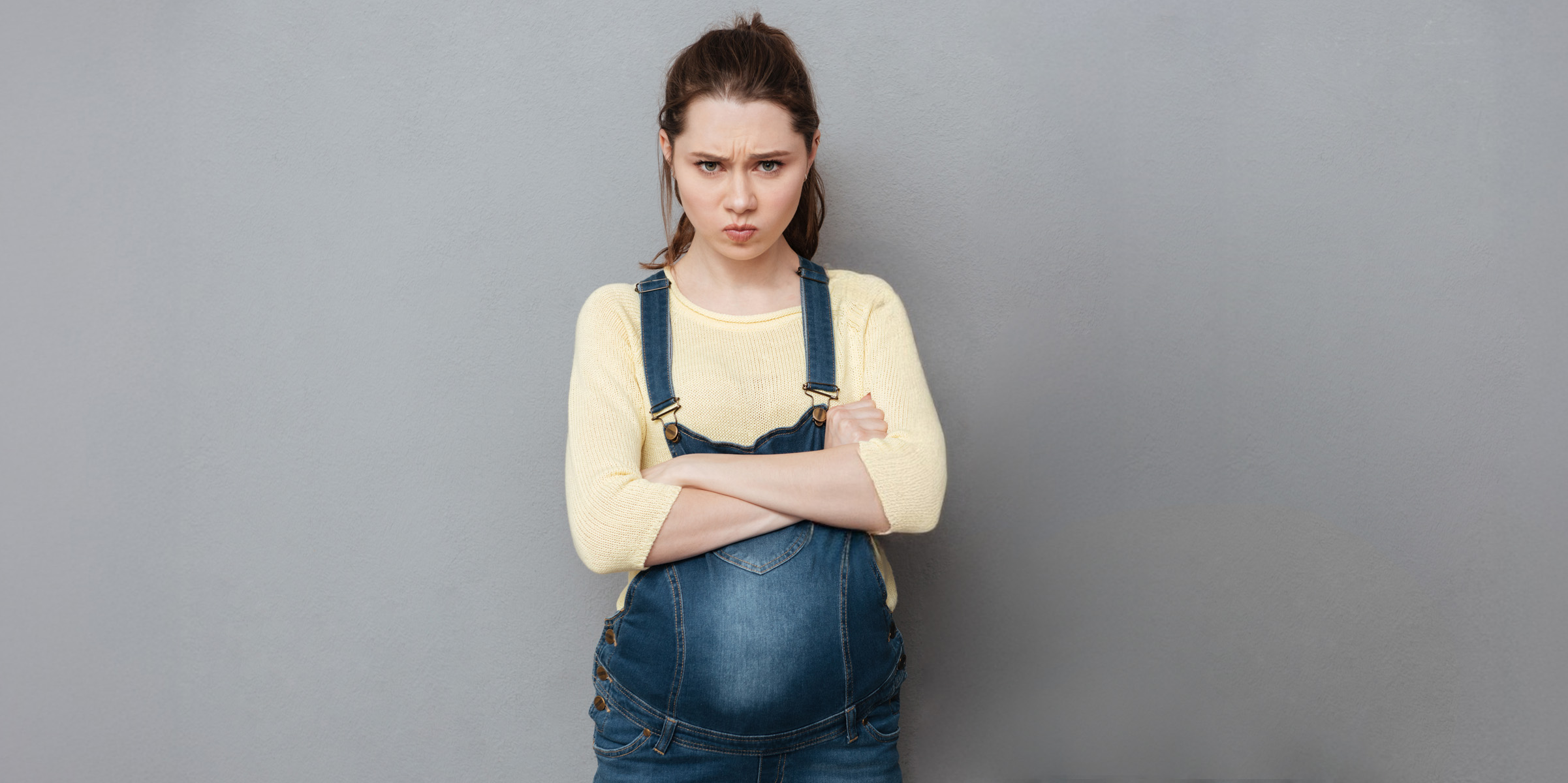 Eine wütende schwangere Frau | Quelle: Shutterstock