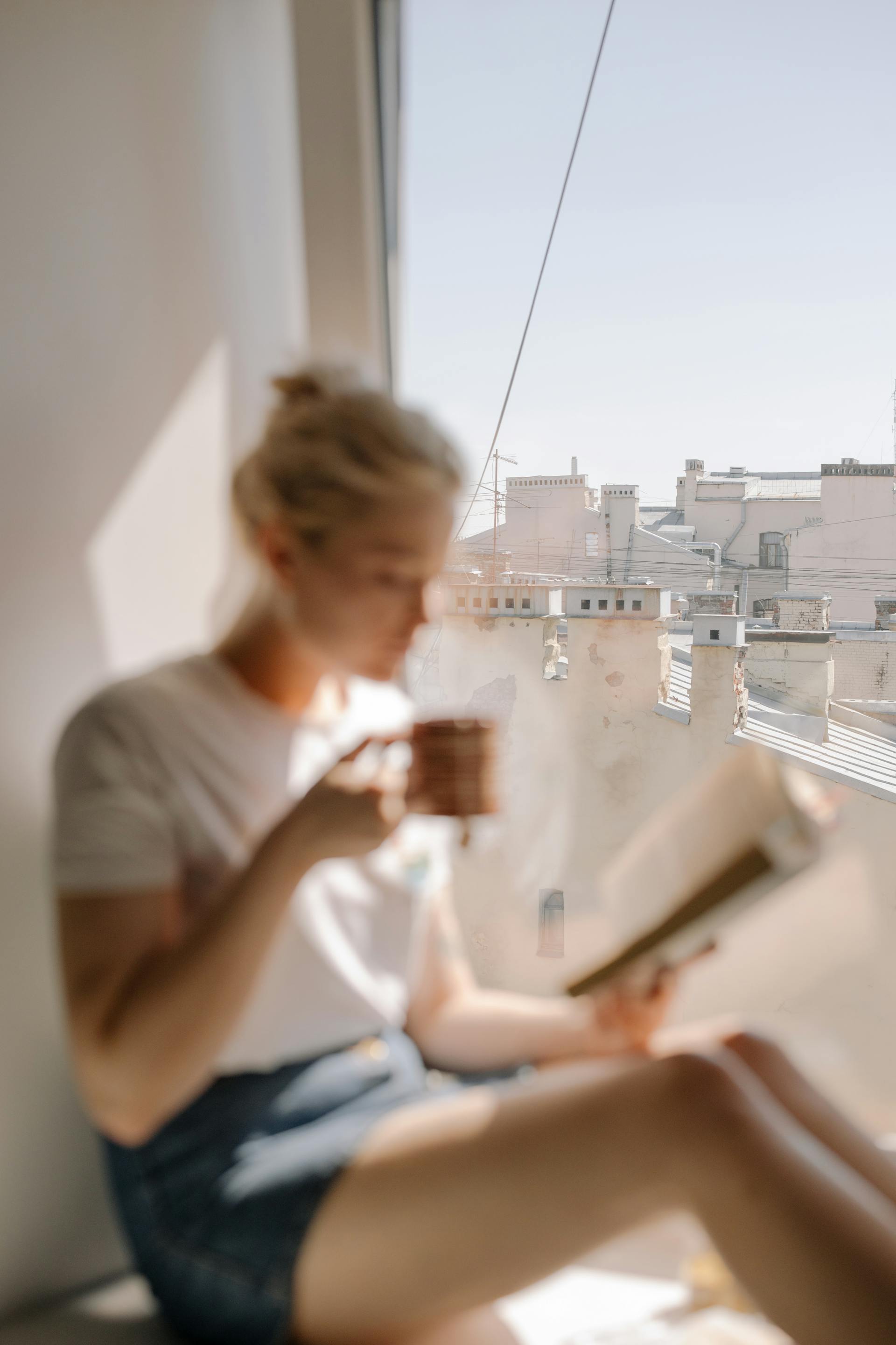 Eine Frau in ihrer Wohnung | Quelle: Pexels