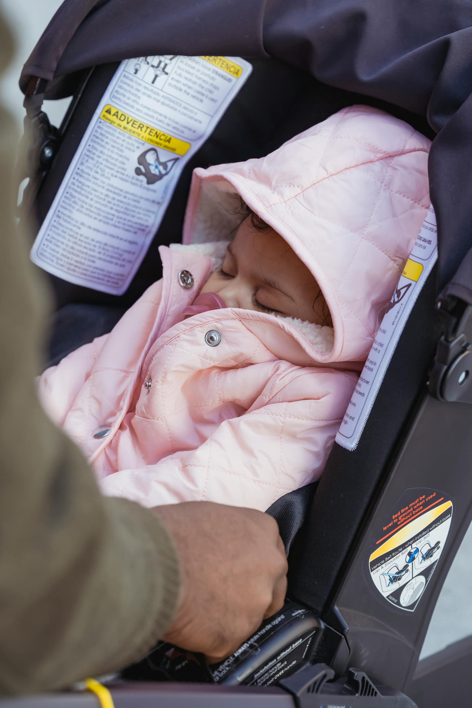 Ein Kind in einem Kinderwagen | Quelle: Pexels