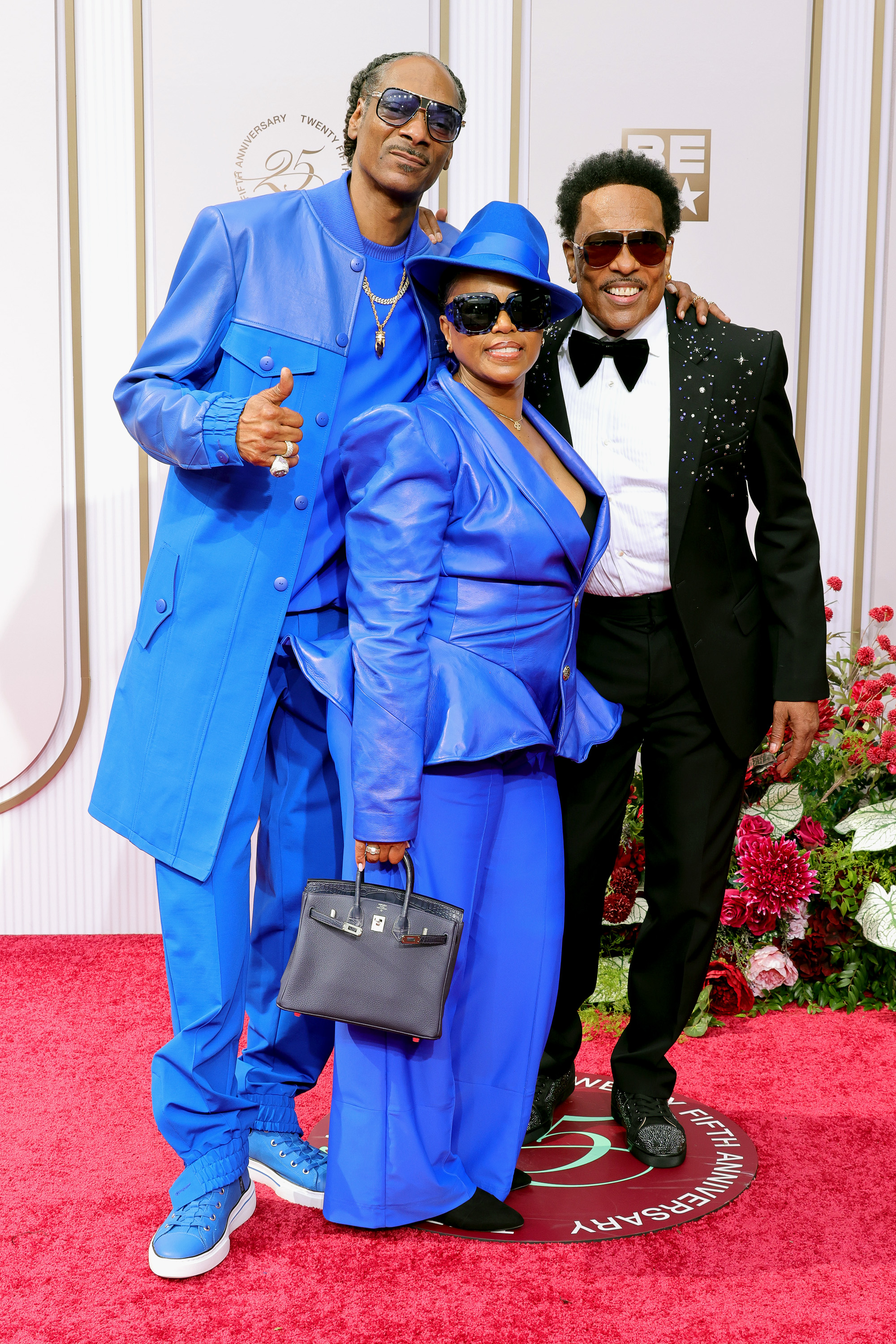 Snoop Dogg, Shante Monique Broadus und Charlie Wilson bei den BET Awards 2025 im Peacock Theater in Los Angeles, Kalifornien am 09. Juni 2025 | Quelle: Getty Images