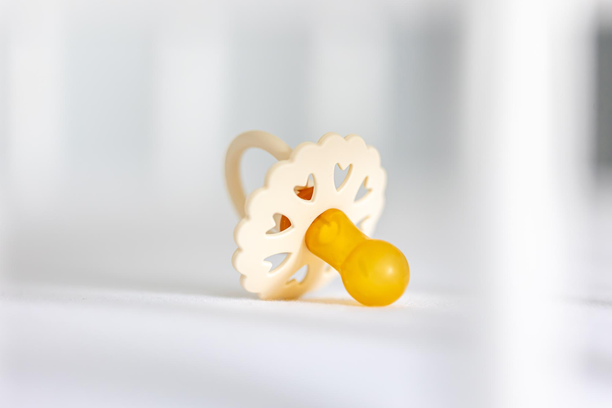 Der Schnuller eines Babys | Quelle: Freepik