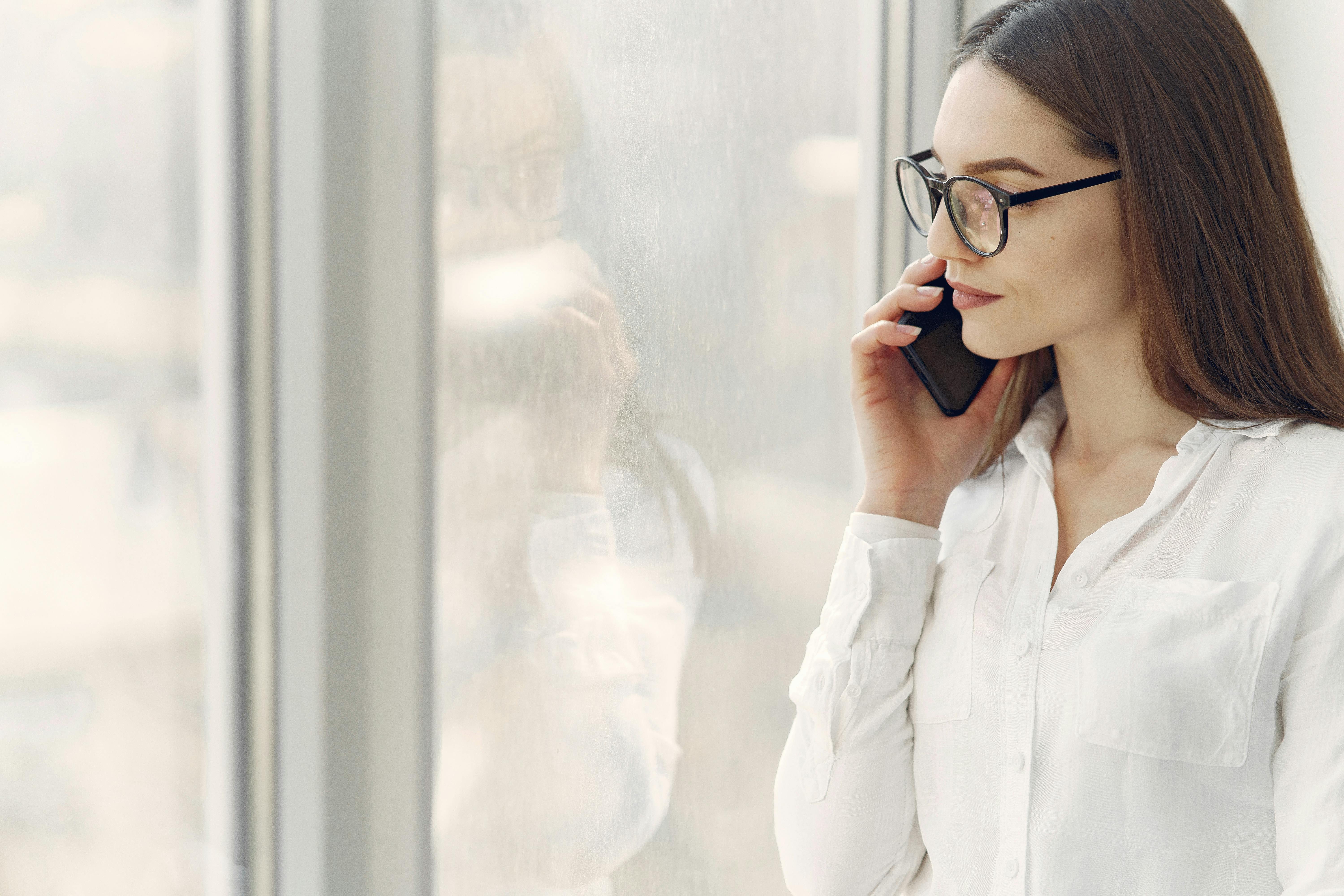 Eine Frau bei einem Telefonat | Quelle: Pexels
