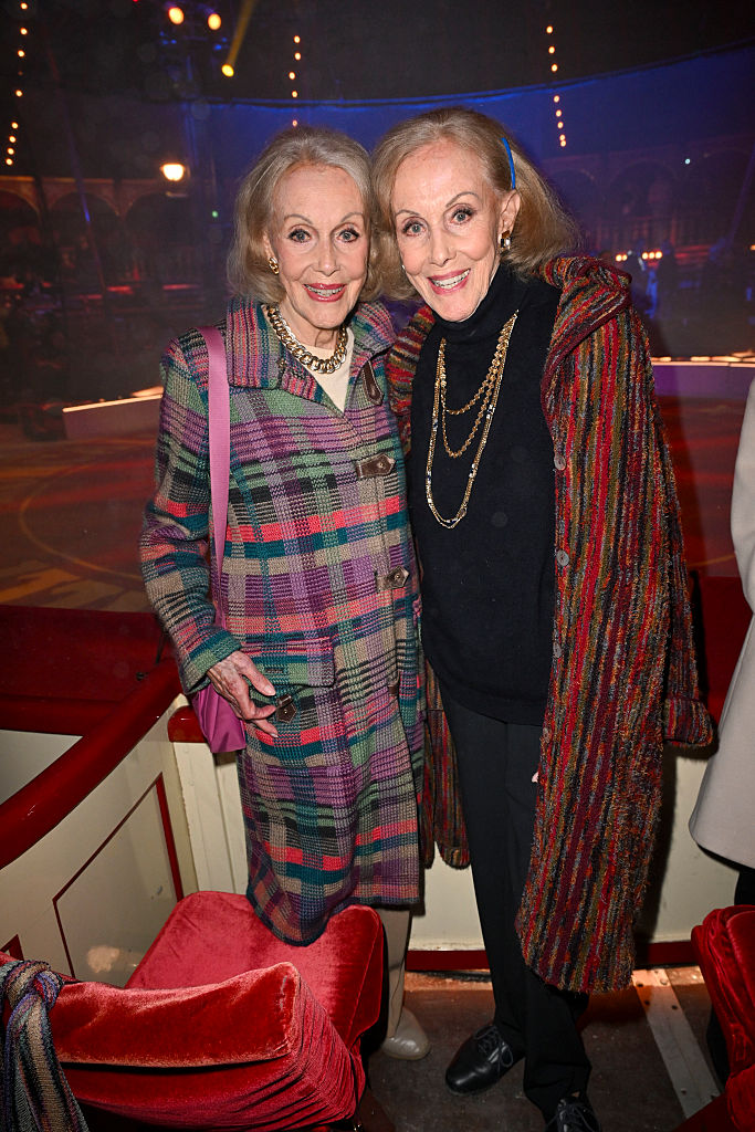 Alice Kessler und Ellen Kessler bei der Premiere von „ARTistART“ des Circus Roncalli im Werksviertel München am 24. Oktober 2025 in München | Quelle: Getty Images