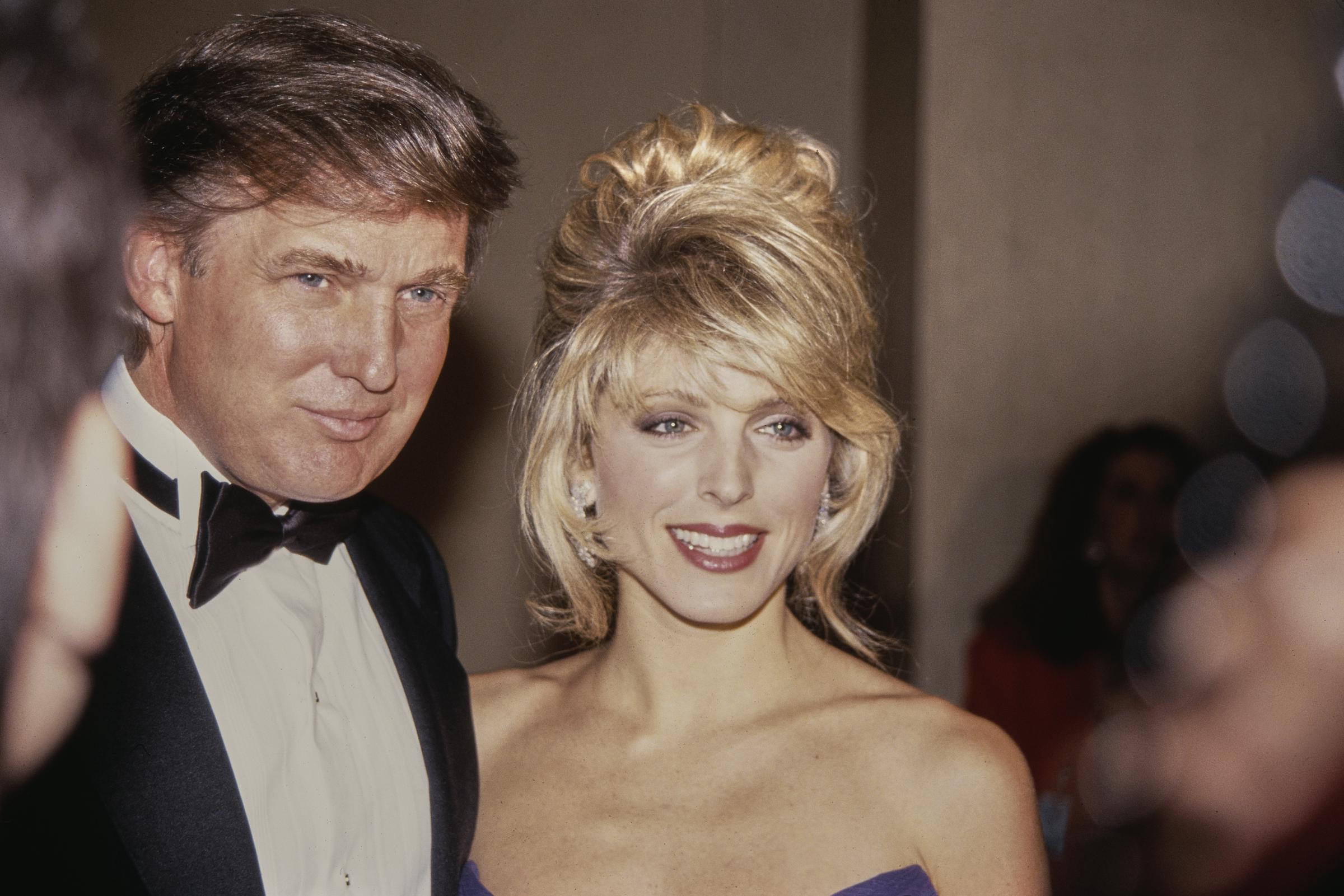 Donald Trump und Marla Maples besuchen die Soap Opera Digest Awards 1992 in Beverly Hills, Kalifornien. | Quelle: Getty Images