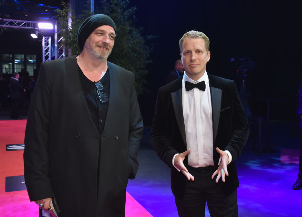 1. Oktober 2021, Nordrhein-Westfalen, Köln: Die Comedians Torsten Sträter und Oliver Pocher bei der Verleihung des Deutschen Comedy-Preises 2021 | Quelle: Getty Images