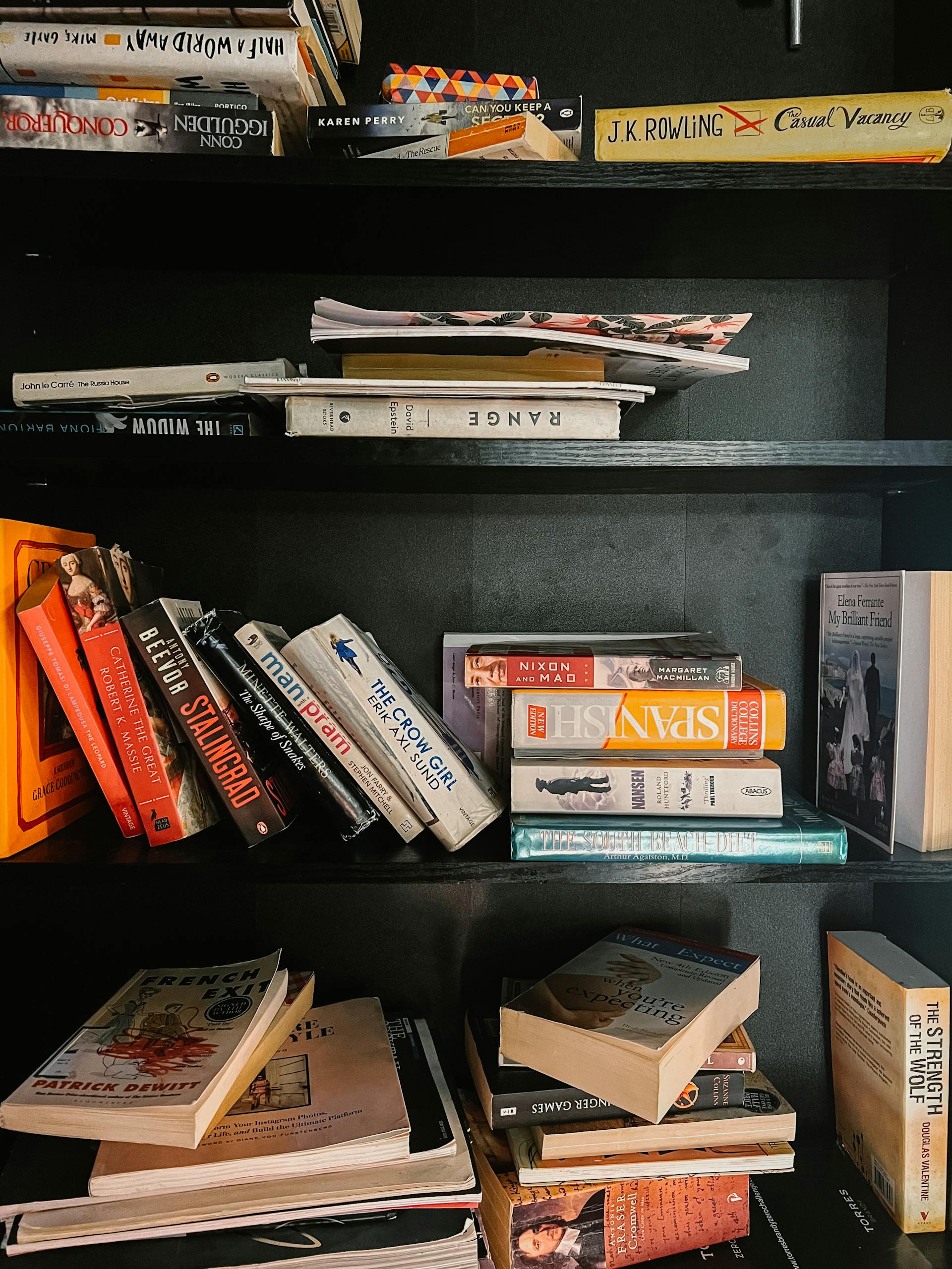 Bücher in einem Regal | Quelle: Pexels