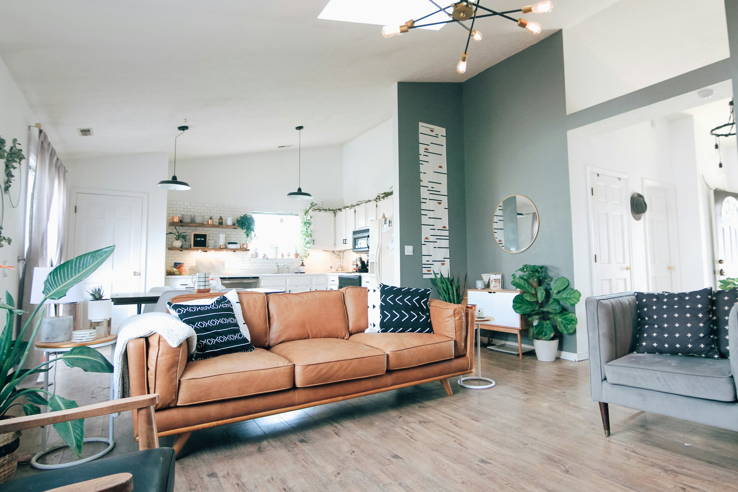 Ein sauberes Wohnzimmer | Quelle: Unsplash
