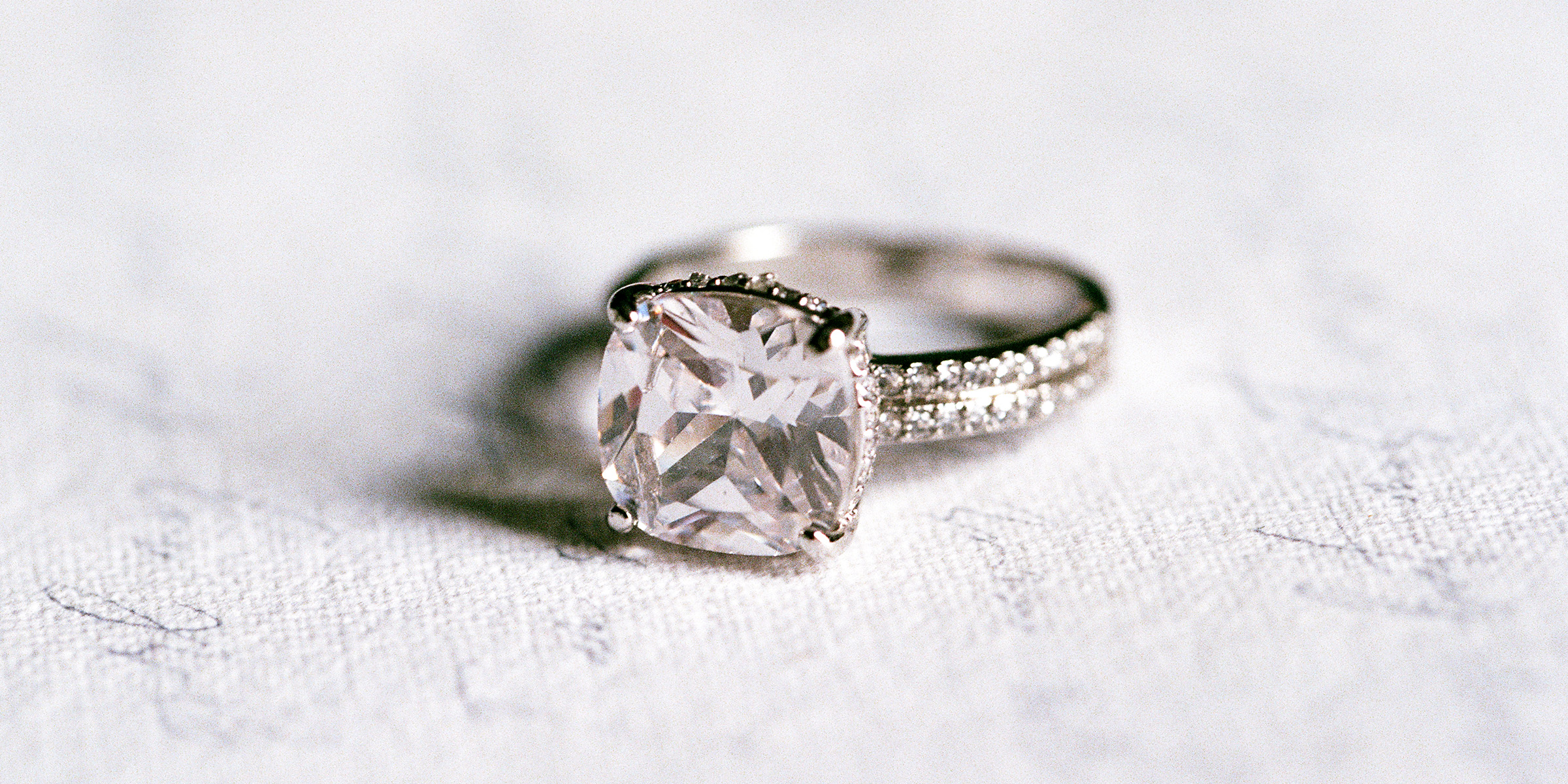 Ein Diamantring | Quelle: Shutterstock