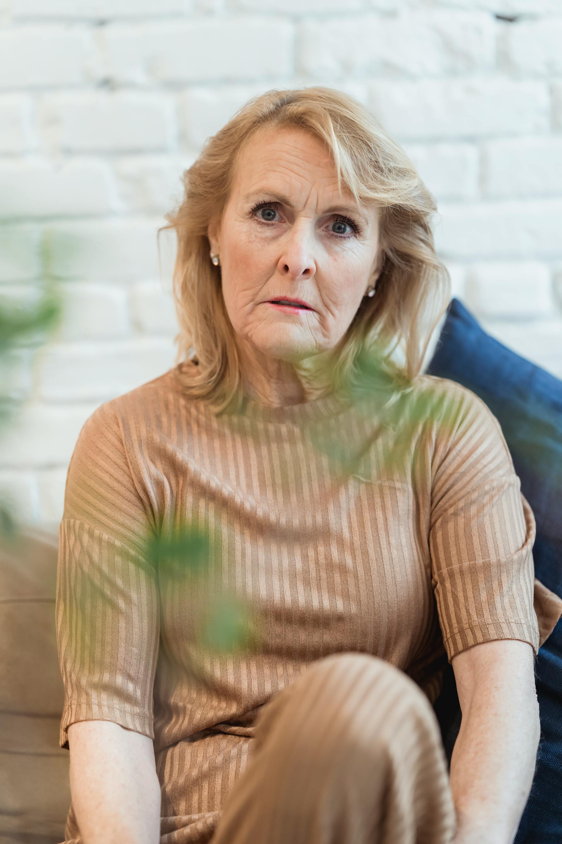 Eine ernste Frau | Quelle: Pexels