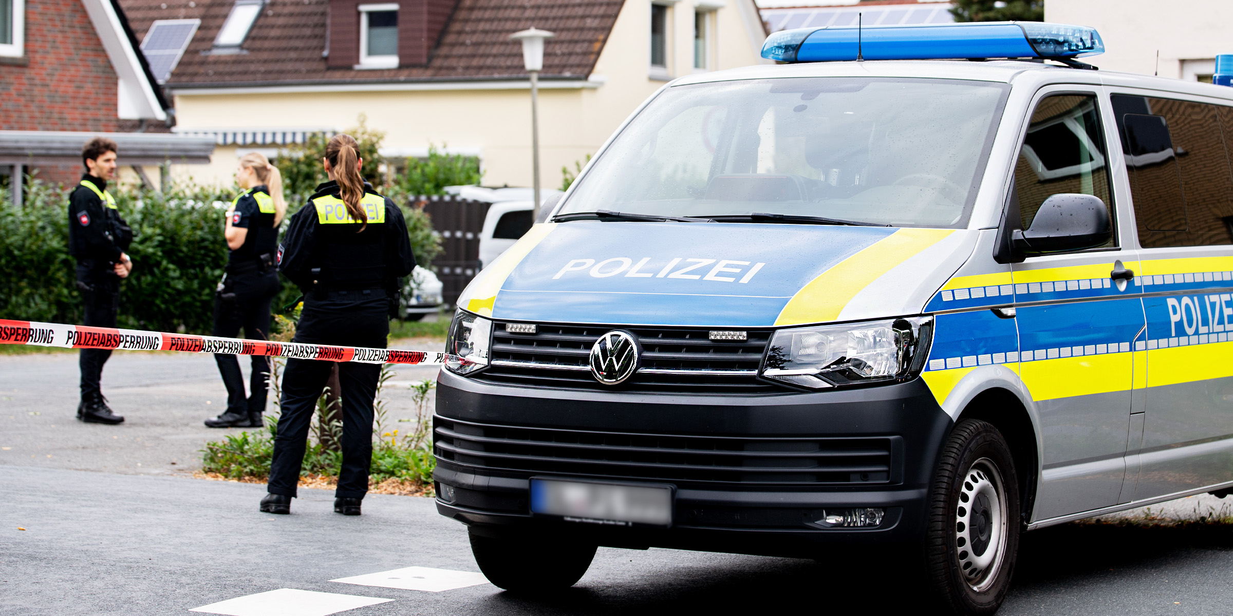 Polizeiwagen am Tatort in Oldenburg | Quelle: Getty Images