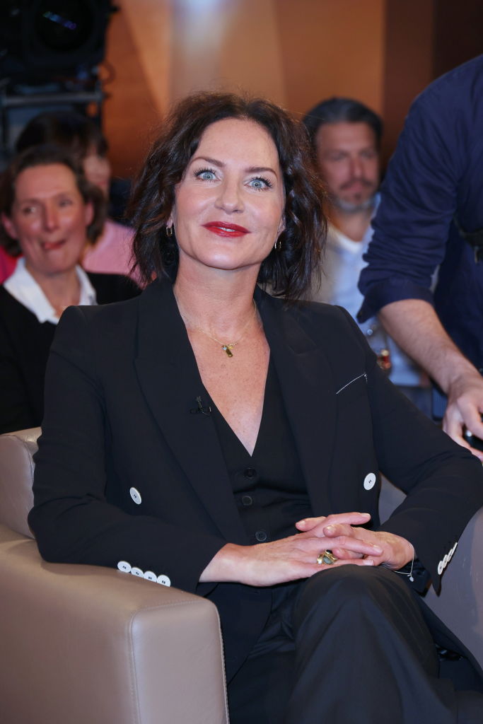 Marisa Burger während der NDR-Talkshow in den NDR-Studios am 20. Oktober 2023 in Hamburg. | Quelle: Getty Images