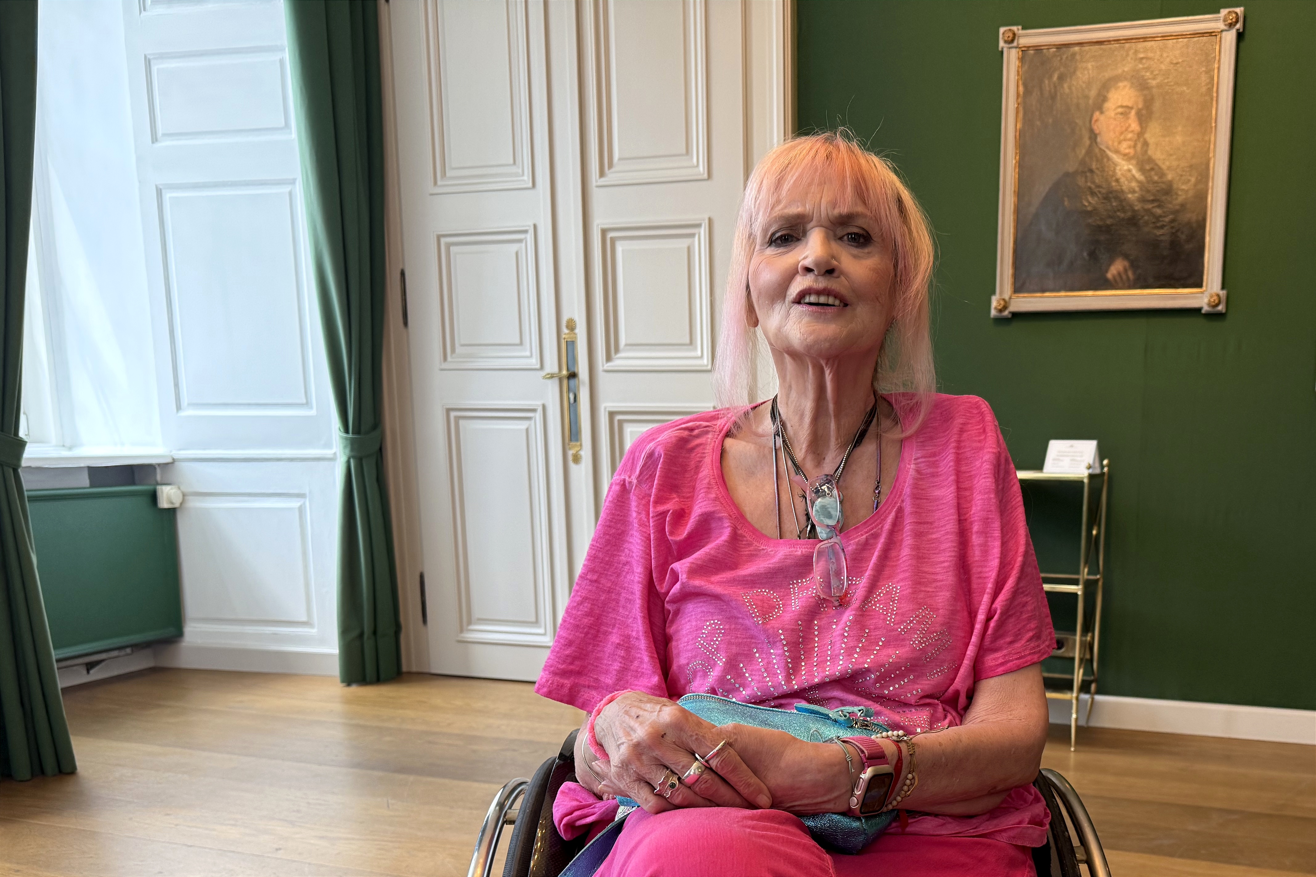 Gaby Köster während eines Interviews am 13. Juli 2026 | Quelle: Getty Images